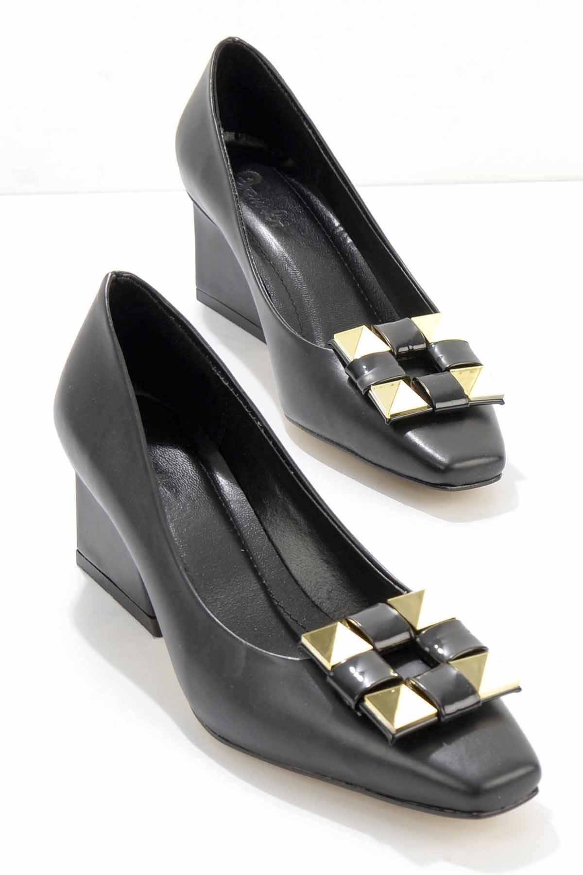 Bambi Siyah Kadın Klasik Topuklu Ayakkabı K01188123309