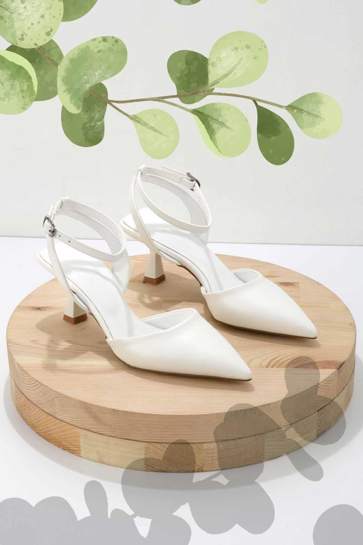Bambi Beyaz Kadın Klasik Topuklu Ayakkabı K01231316609