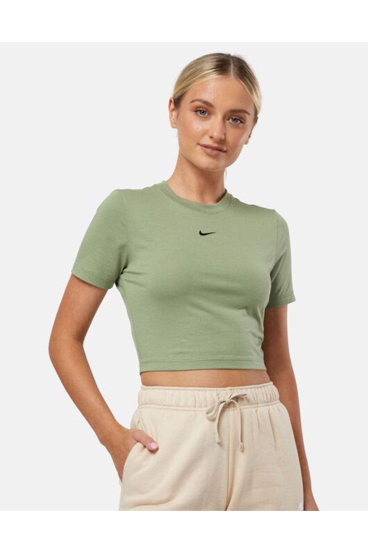 Nike Sportswear Essential Slim-Fit Cropped Short-Sleeve Kadın T-shirt FB2873-386