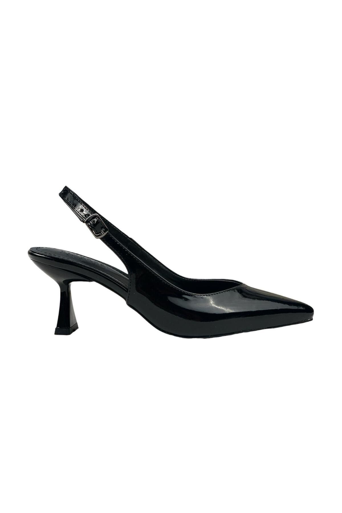 bescobel Kadın Pasge Siyah Rugan Sivri Burun Topuklu Sandalet 6 Cm 4114