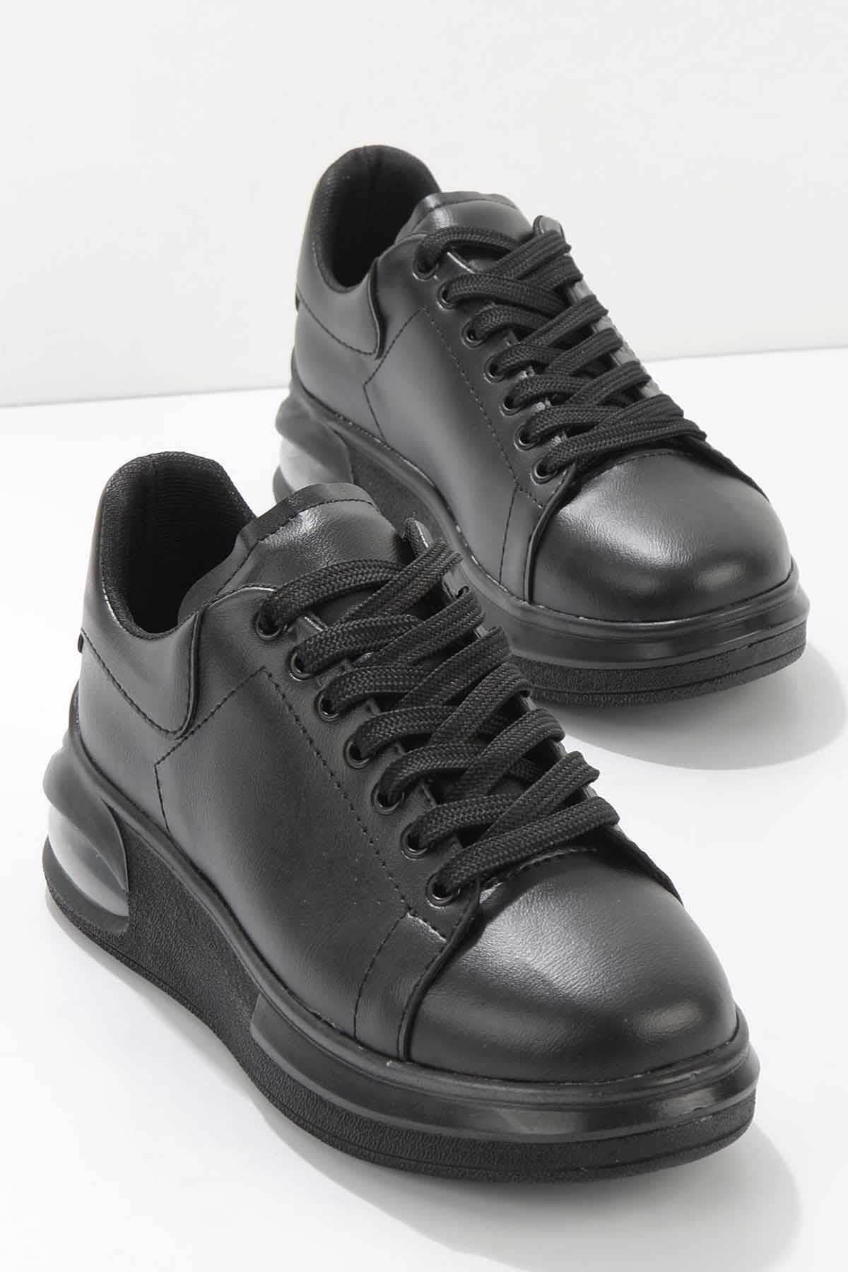 Bambi Siyah Kadın Sneaker K01154050409