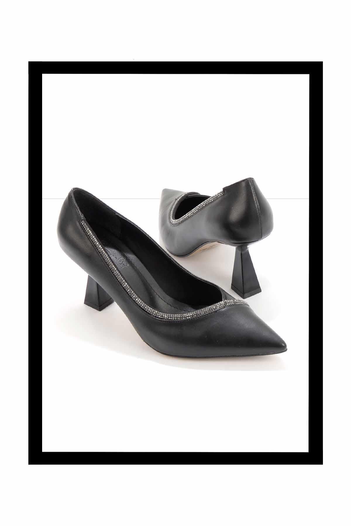Bambi Siyah Platin Taşlı Kadın Klasik Topuklu Ayakkabı K01231341309