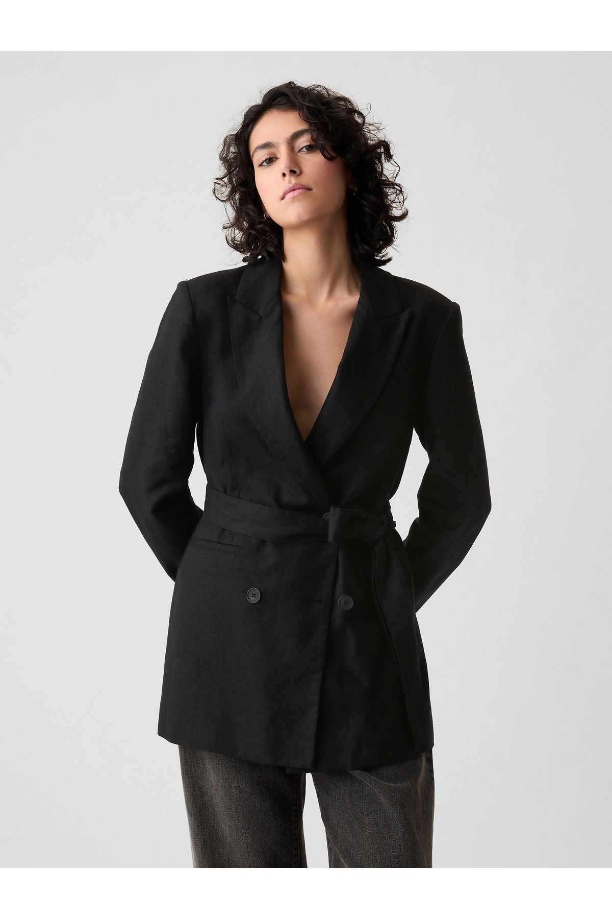 GAP Kadın Siyah Kuşaklı Keten Karışımlı Blazer Ceket
