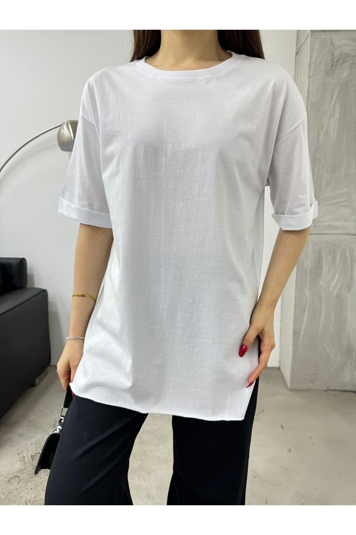 BİKELİFE Kadın Oversize Lazer Kesim Yan Yırtmaçlı T-shirt