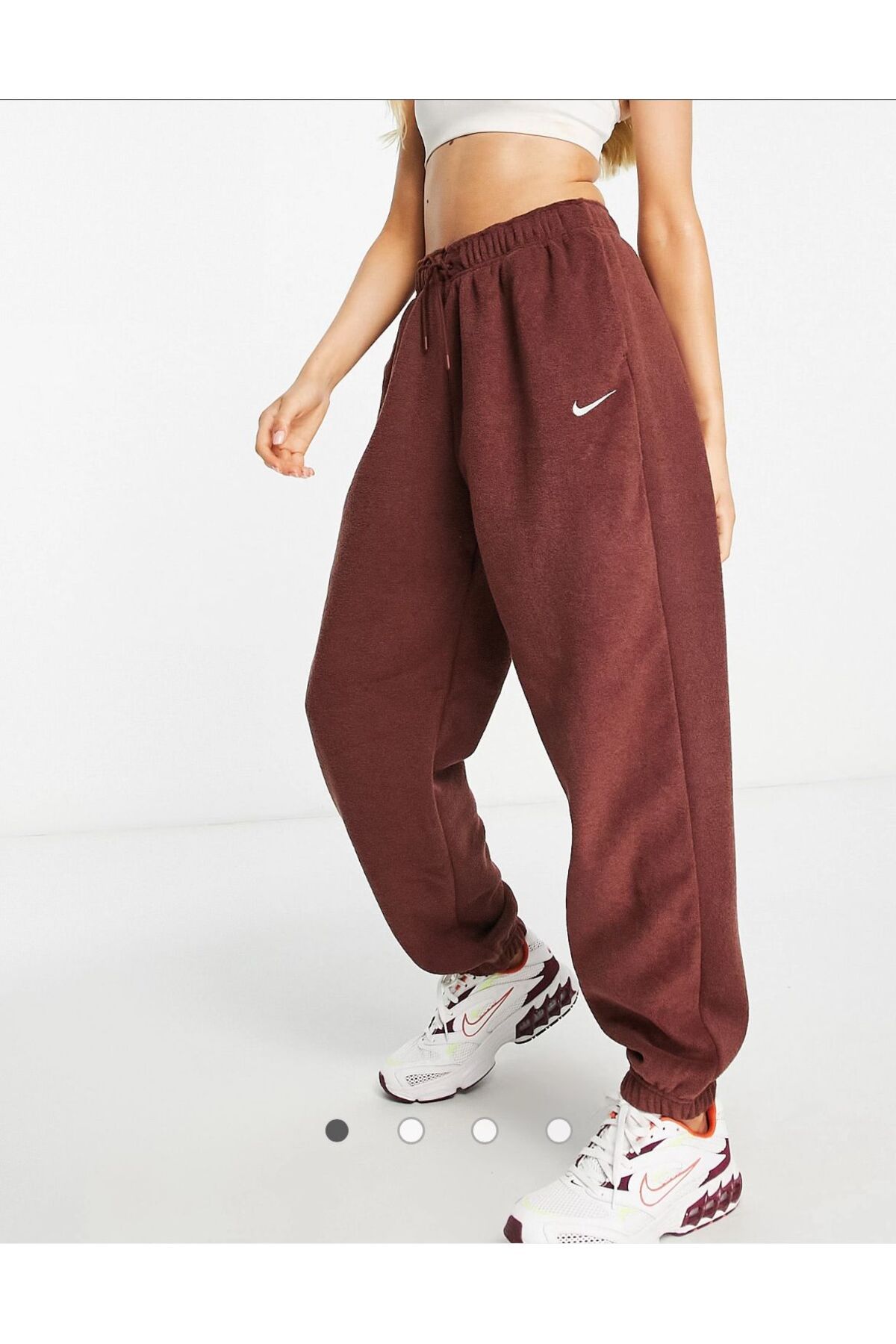 Nike Essentials GENİİŞ  KALIP Plush high-rise cuffed fleece sweatpants in bronze