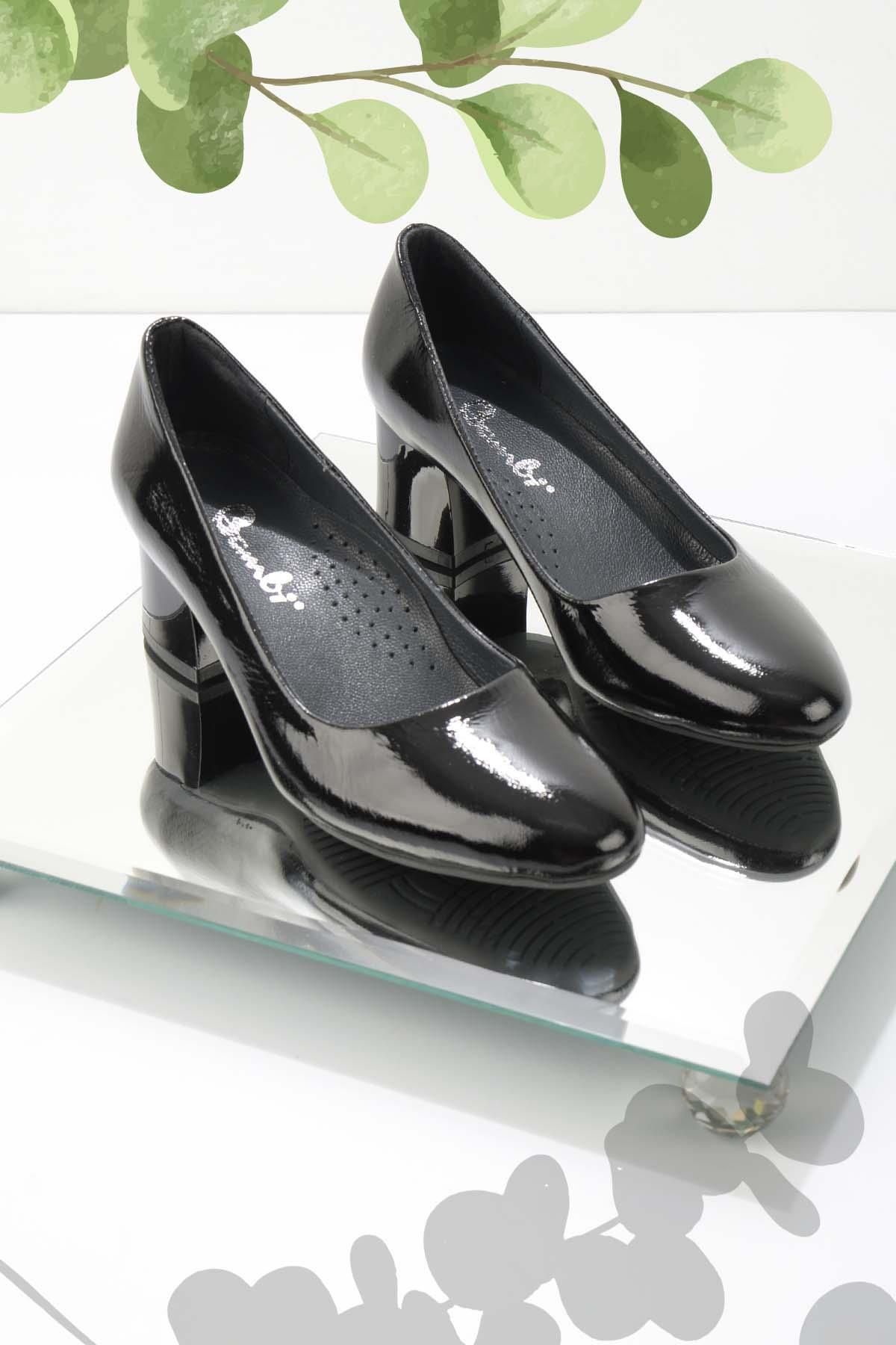 Bambi Siyah Rugan Hakiki Deri Kadın Klasik Topuklu Ayakkabı K01531190308
