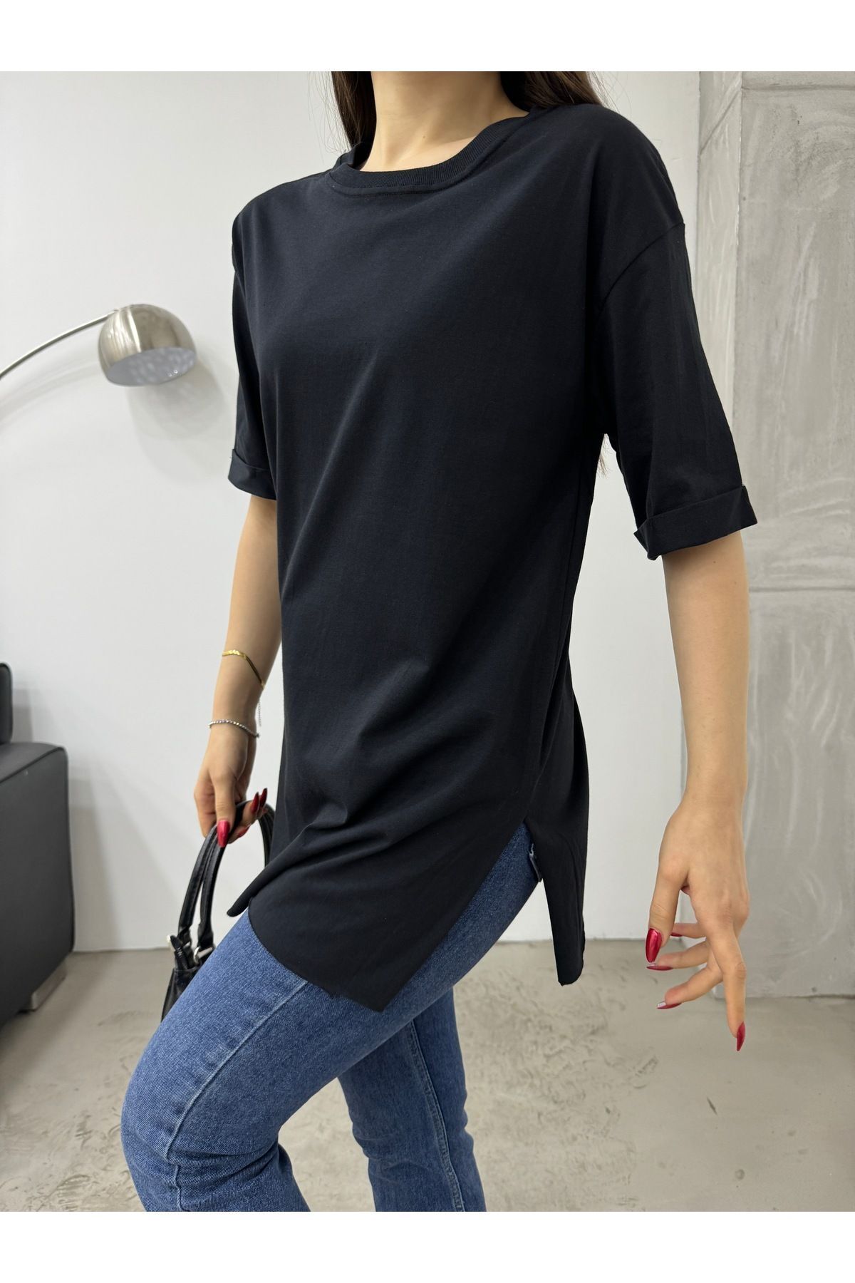 BİKELİFE Kadın Oversize Lazer Kesim Yan Yırtmaçlı T-shirt