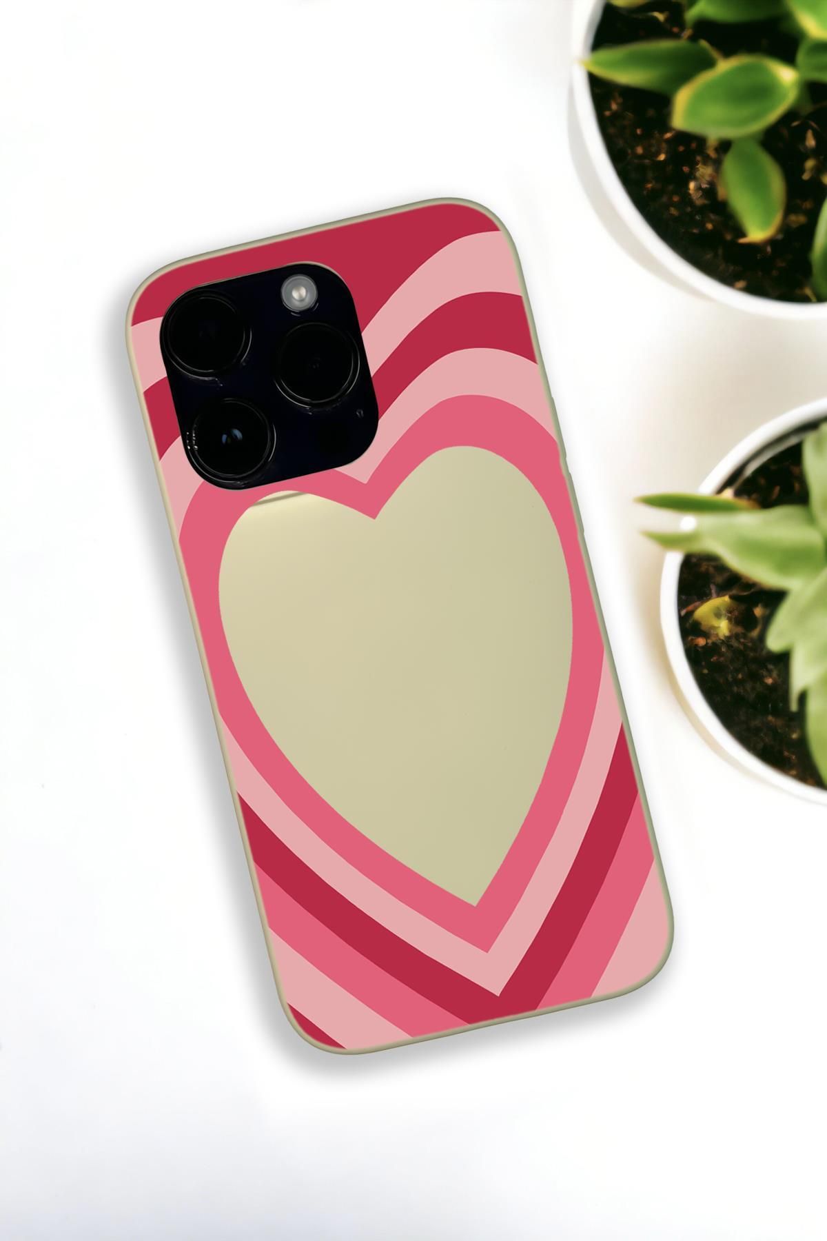 mooodcase iPhone 14 Pro Max Uyumlu Kalp Desenli Premium Silikonlu Krem Lansman Telefon Kılıfı