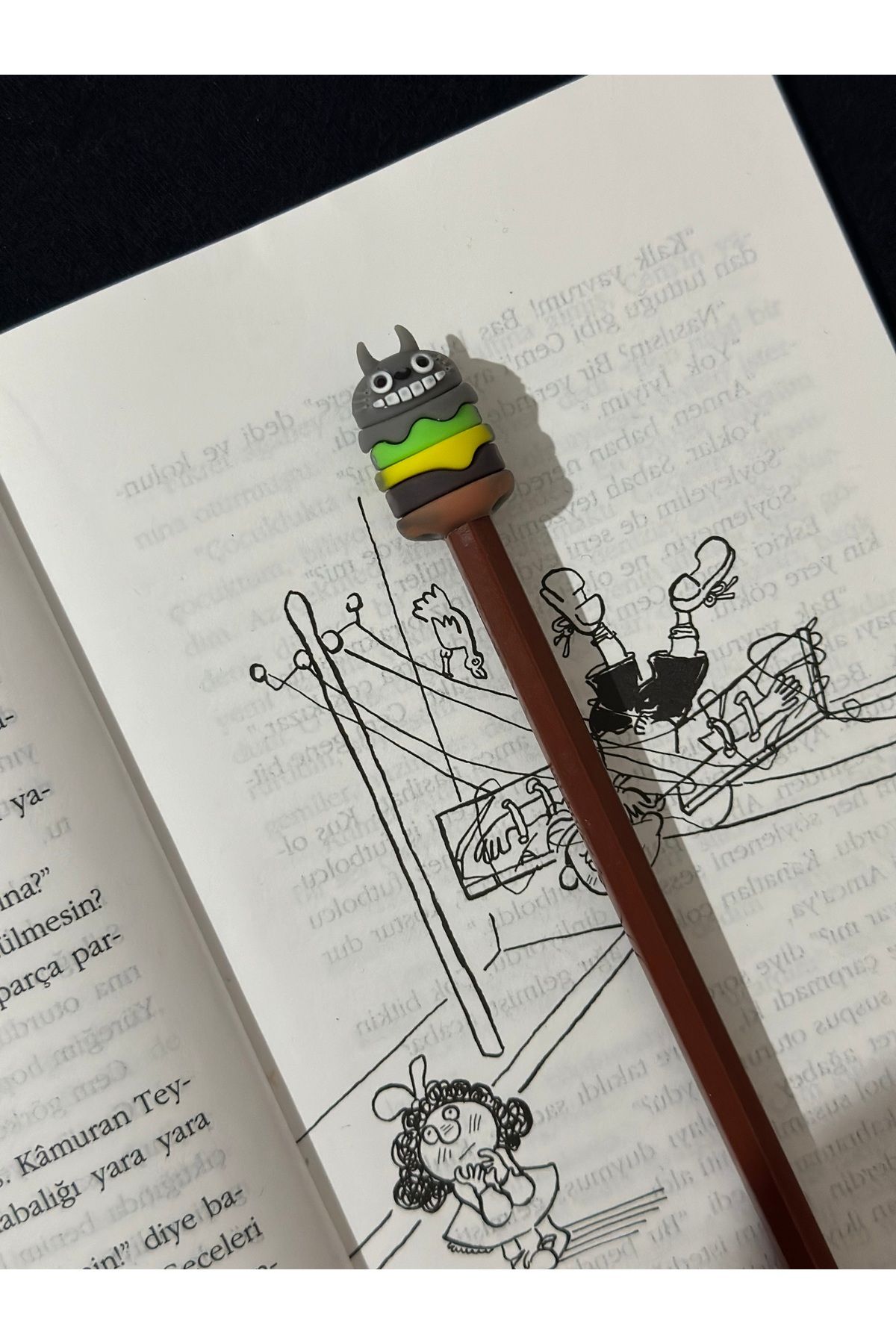 odaburada Gri Hamburger Figürü Sevimli Kalem Süsü-Kalem Başlığı