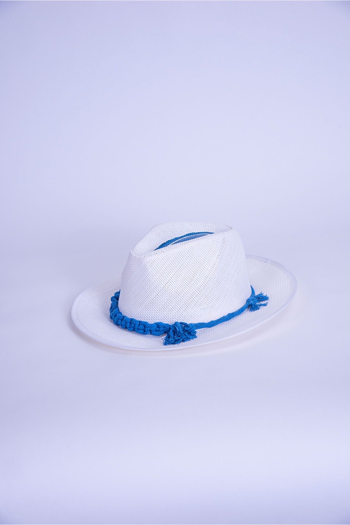 artıbir Beyaz Şapka