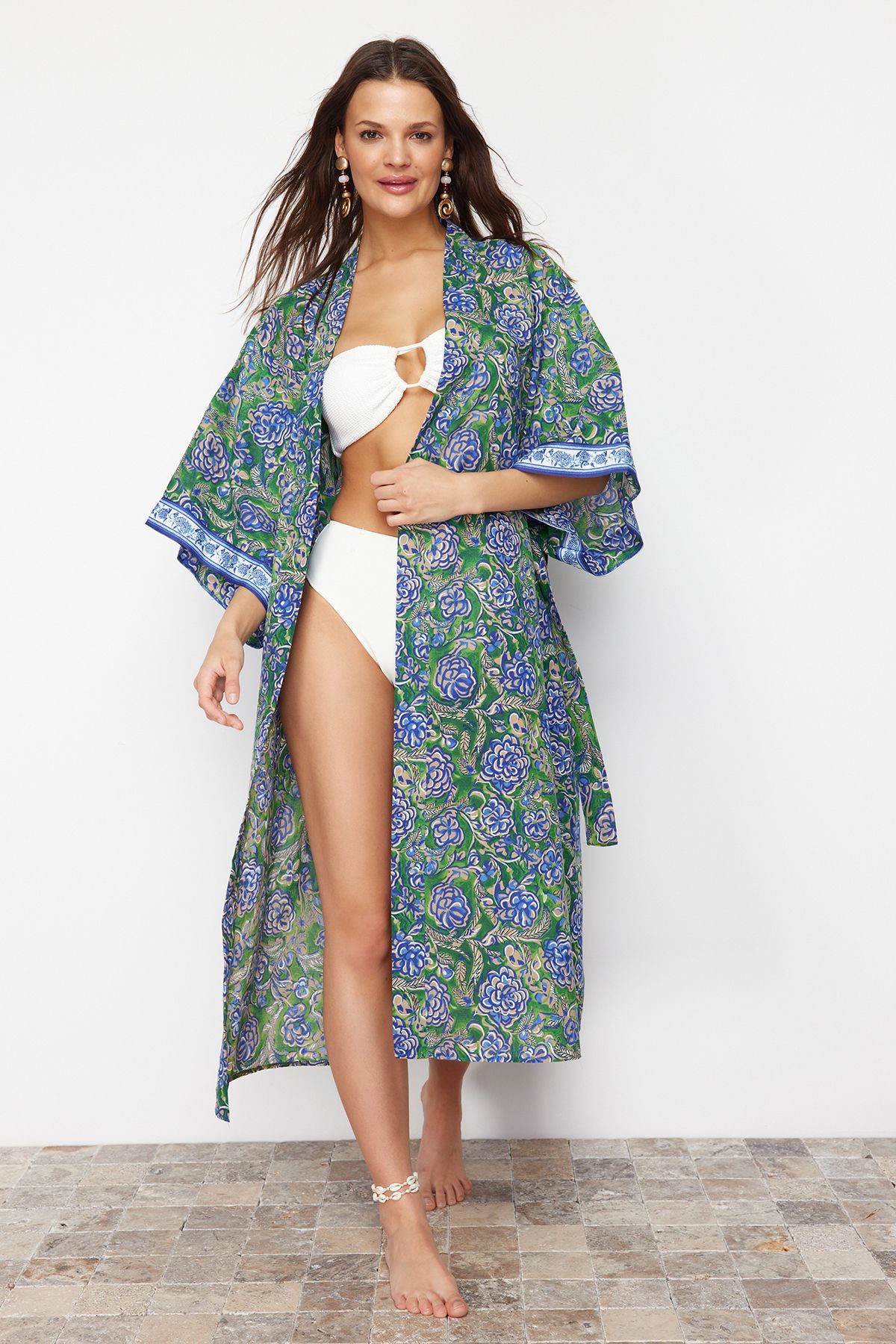 Trendyolmilla Çiçek Desenli Kuşaklı Maxi Dokuma Şerit Aksesuarlı Plaj Kimono&Kaftan TBESS24KM00044