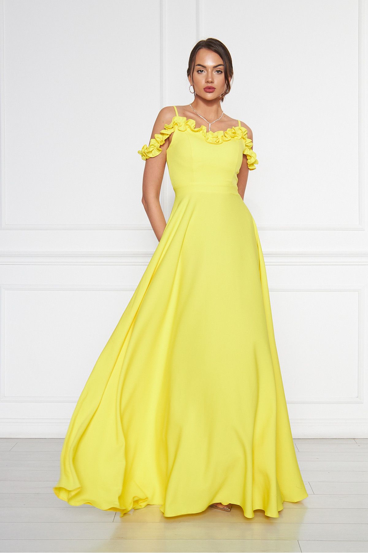 modastation Kadın Sarı Ayarlanabilir Askılı Fırfır Detay Dokuma Kumaş Maxi Kloş Büyük Beden Abiye Elbise
