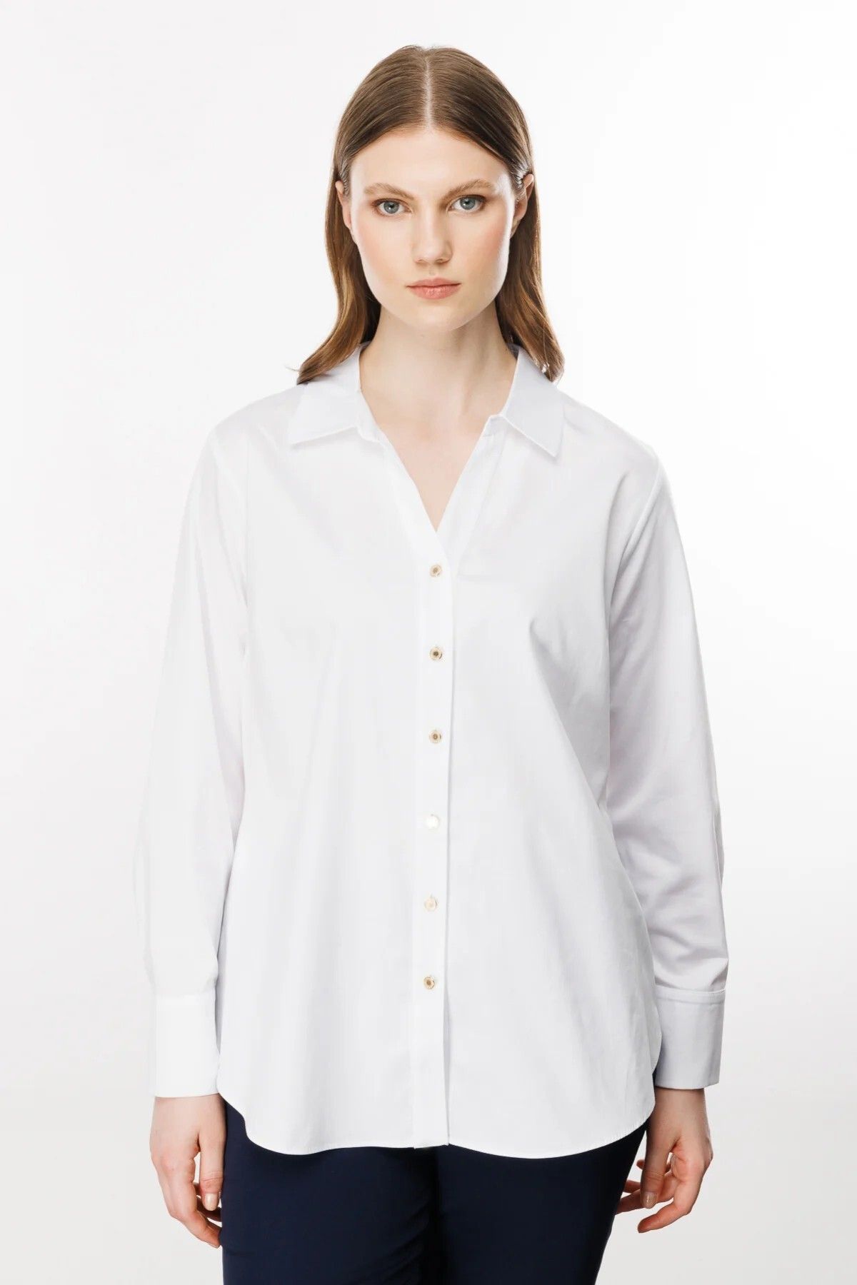 Ekol Gömlek Yaka Büyük Beden Düğmeli Uzun Kollu Beyaz Kadın Bluz 24EKL01558