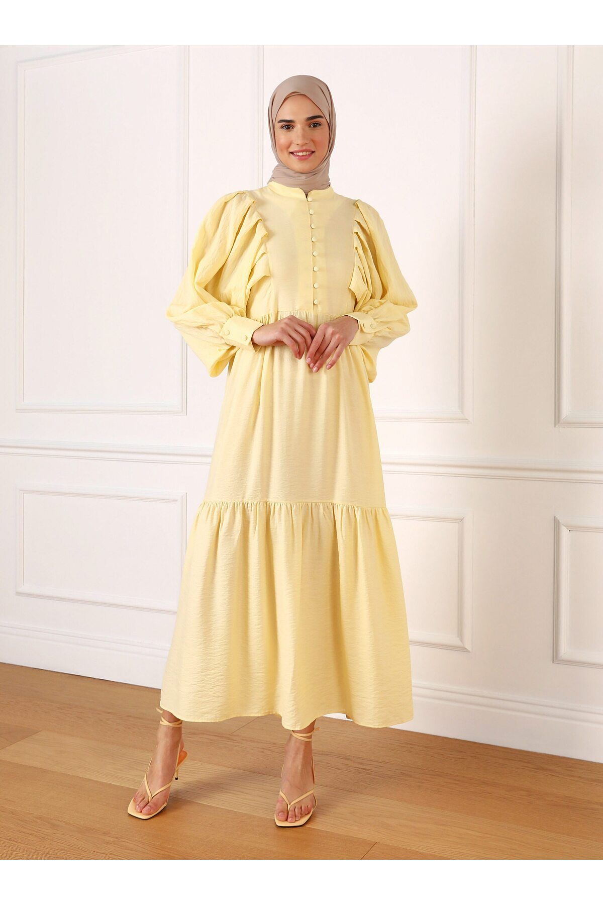 Refka Brit Düğme Detaylı Yarasa Kollu Tesettür Elbise - Sarı - Refka