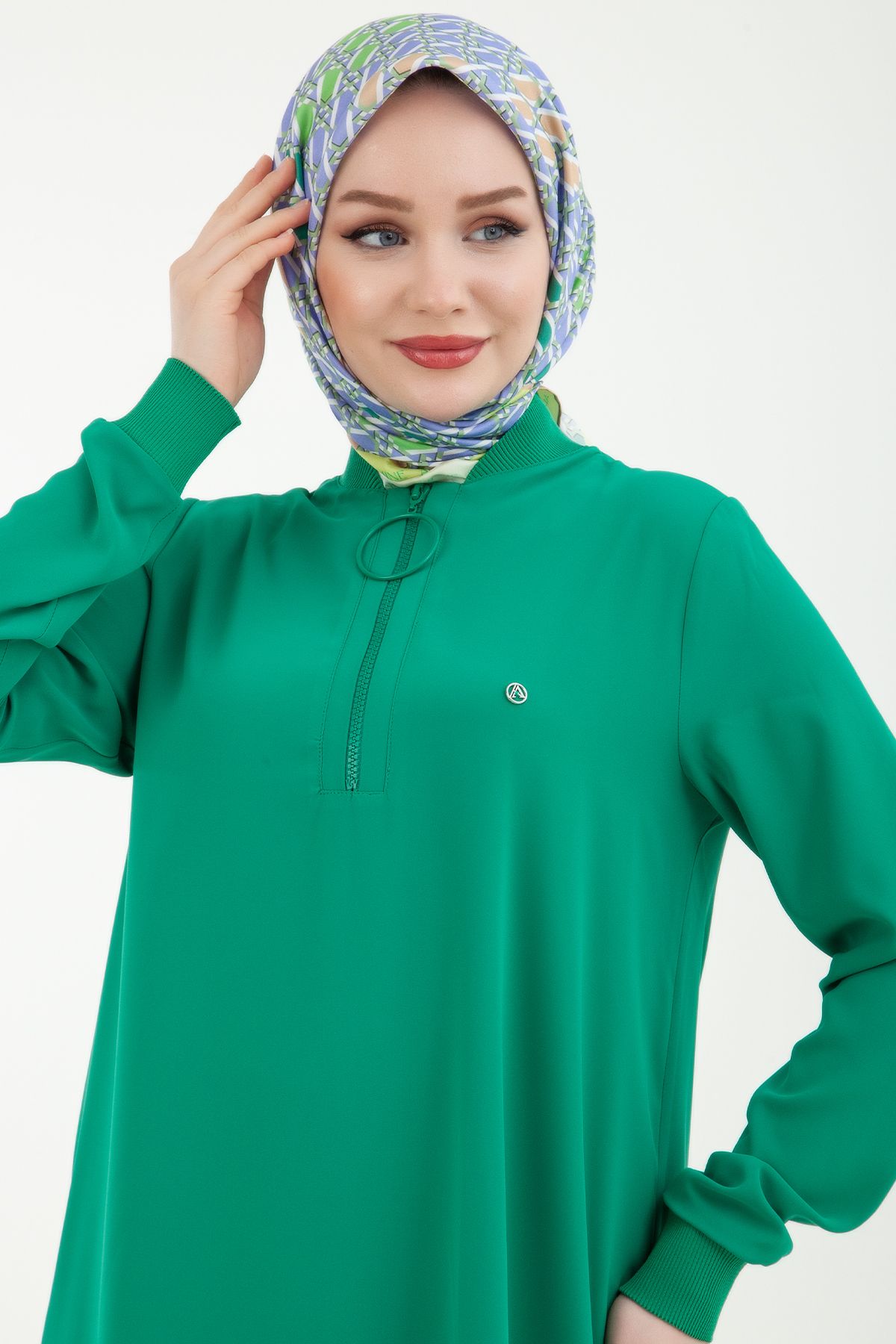 Armine 24yt436 Yeşil Kadın Ribanalı Yarı Fermuarlı Krep Kumaşlı Rahat Kesim %100 Polyester Tunik