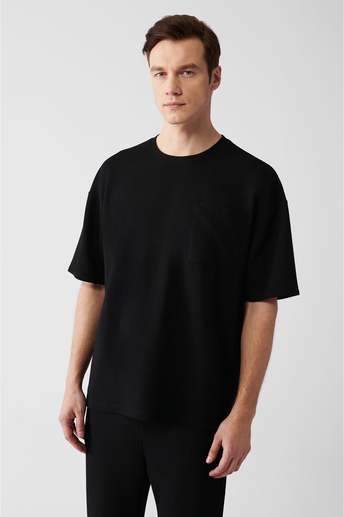 Avva Erkek Siyah Oversize Ütü Gerektirmeyen Jakarlı Kısa Kollu Cepli T-shirt A31y1283