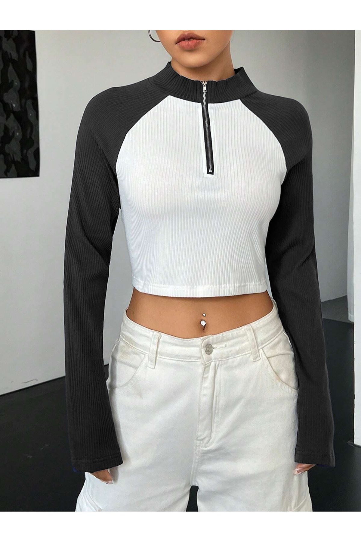 MADALİNA Kadın Beyaz Siyah Kaşkorse Kumaş Fermuarlı Uzun Kol Crop Bluz