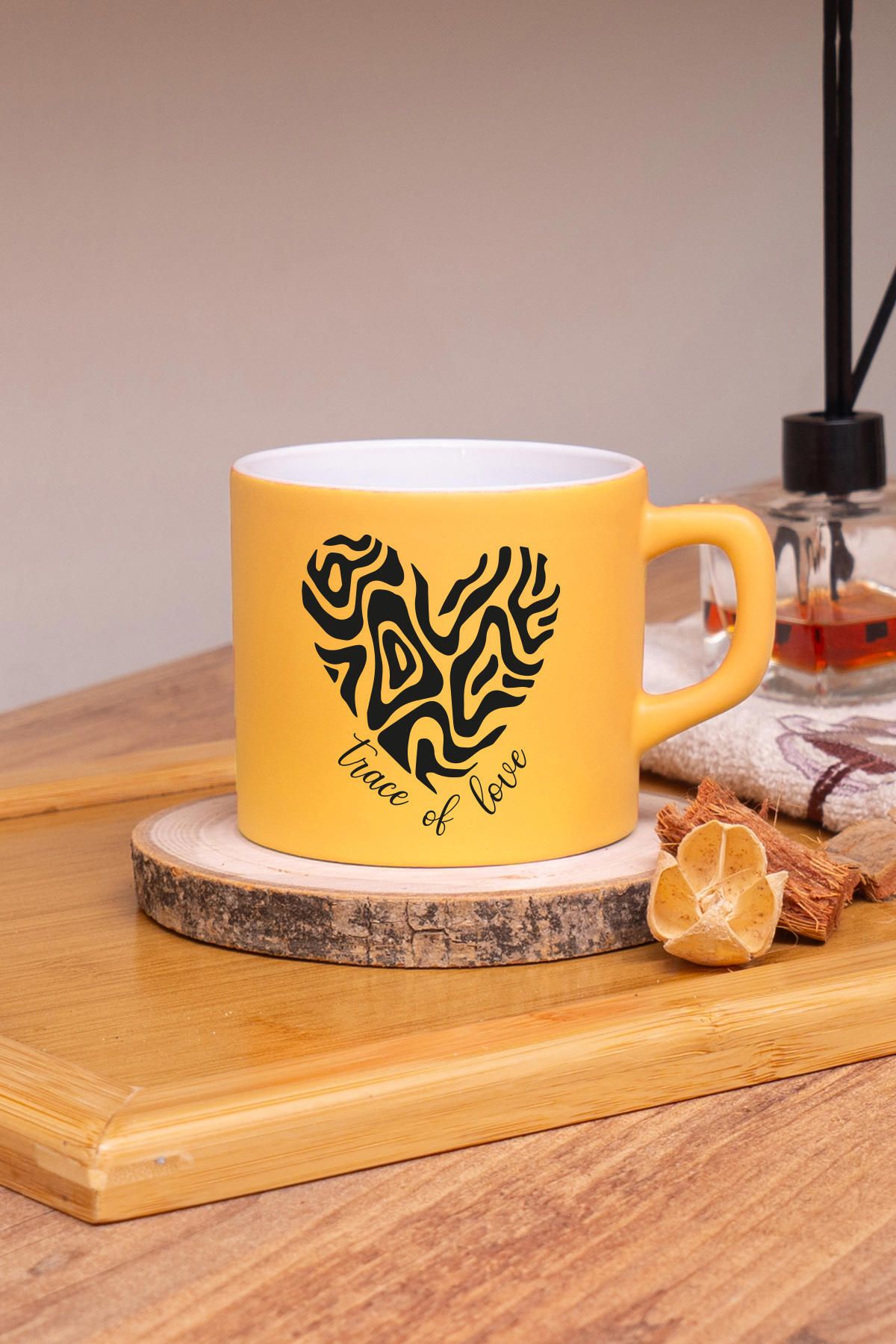 Seraclass Sarı Renkli Trace Of Love Tasarımlı Çay & Nescafe Fincanı