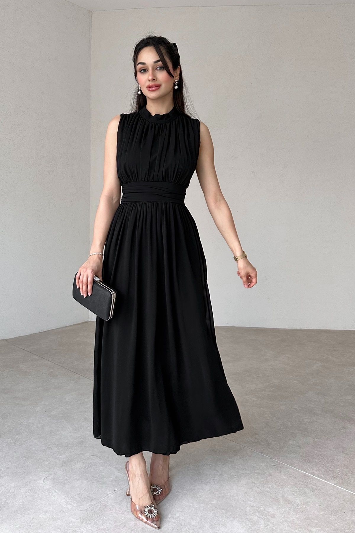 lovebox Kadın Şifon Kumaş Dik Yaka Sırt Dekolteli Tasarım Kolsuz Siyah Maxi Abiye Elbise 099