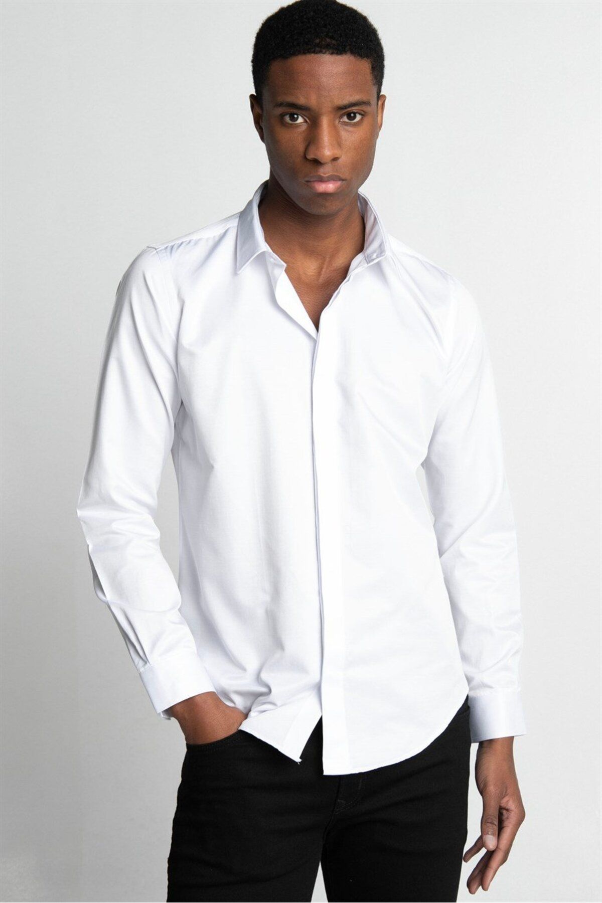 Tudors Slim Fit Uzun Kollu Gizli Pat Sırtı Körüklü Düz Erkek Beyaz Gömlek