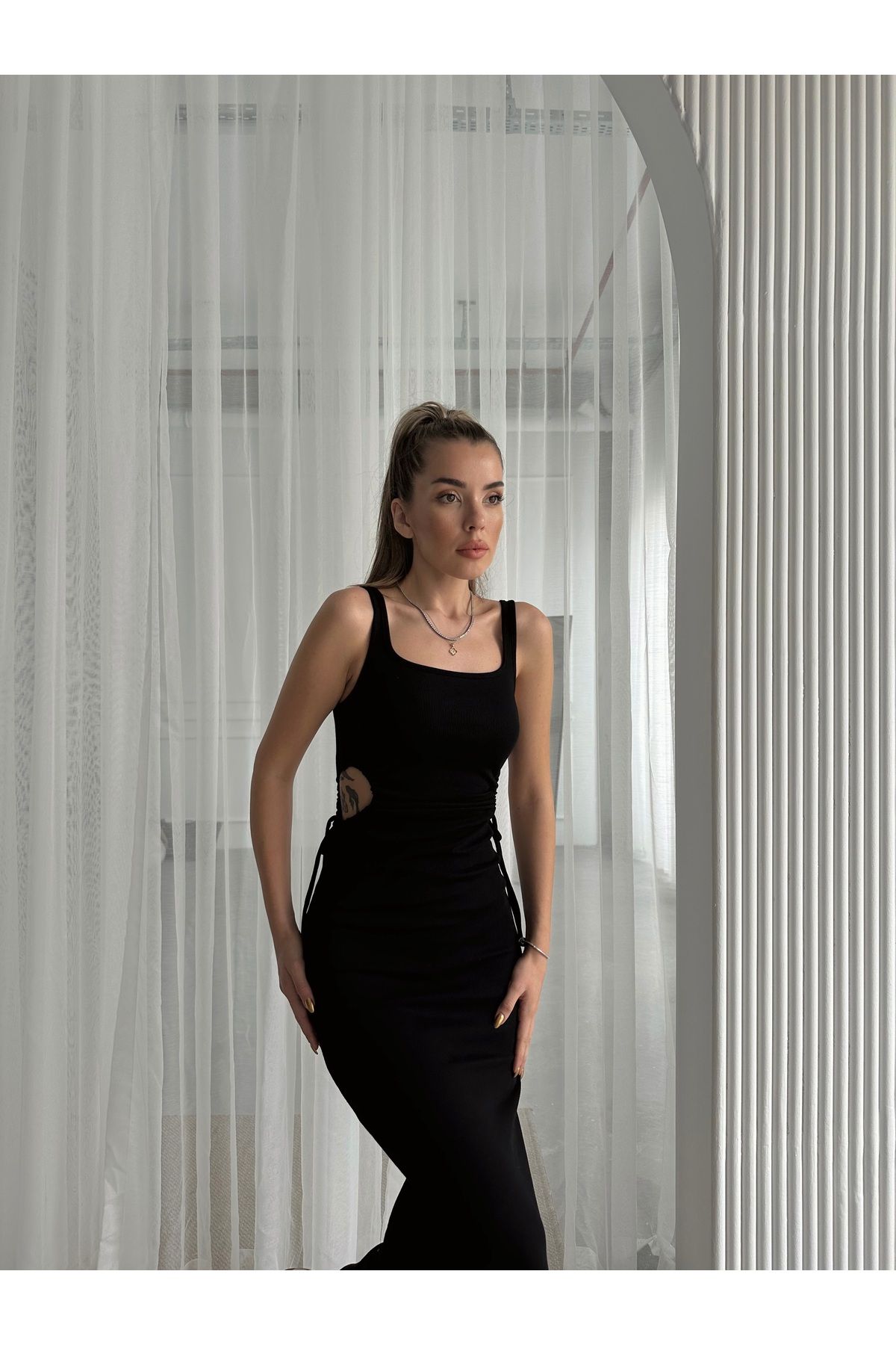 Roberto Nişantaşı Kadın Pencere Detaylı Midi Elbise