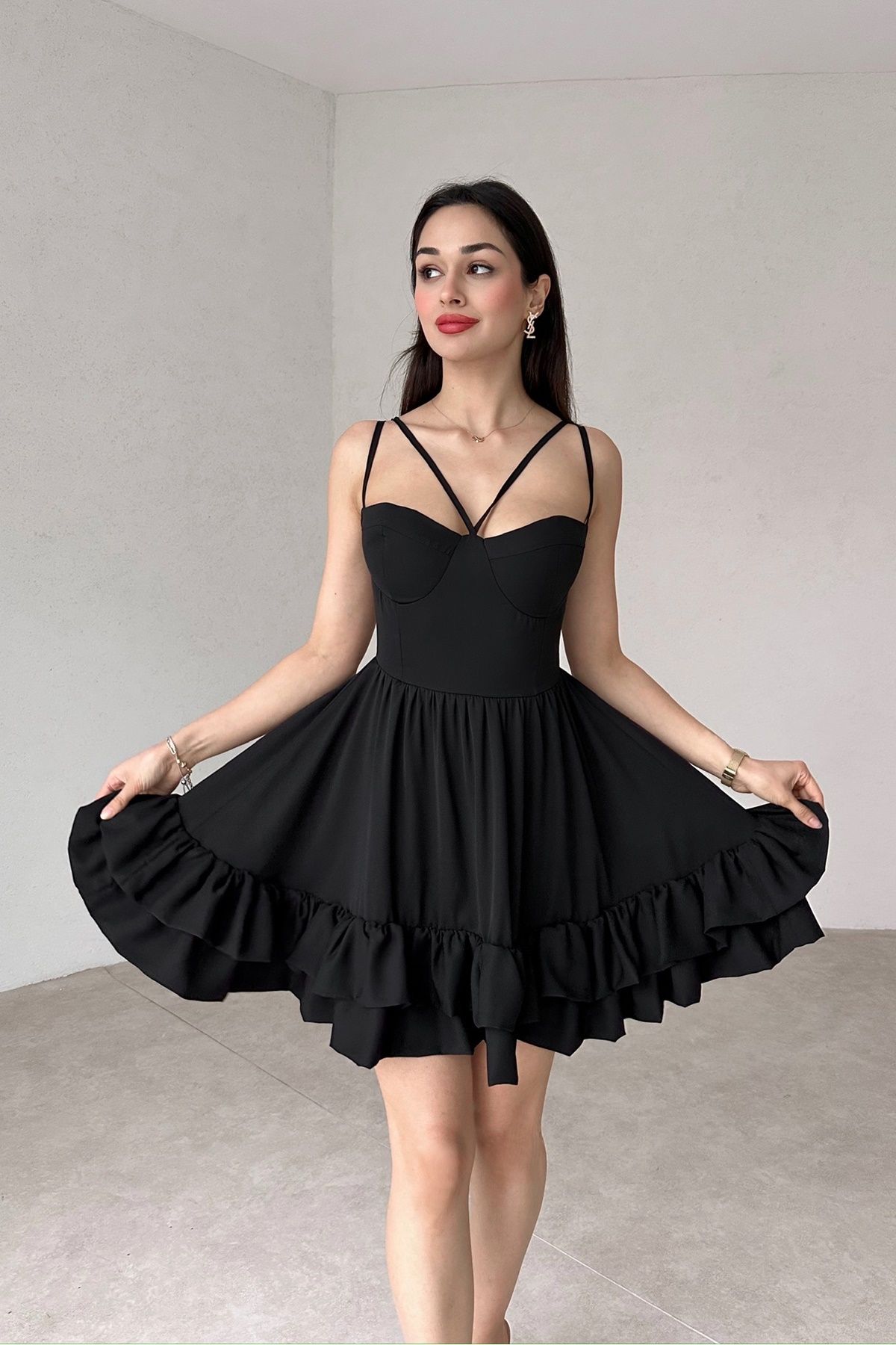 lovebox Kadın Atlas Kumaş Göğüs Destekli Eteği Fırfırlı Tasarım Siyah Mini Abiye Elbise 098