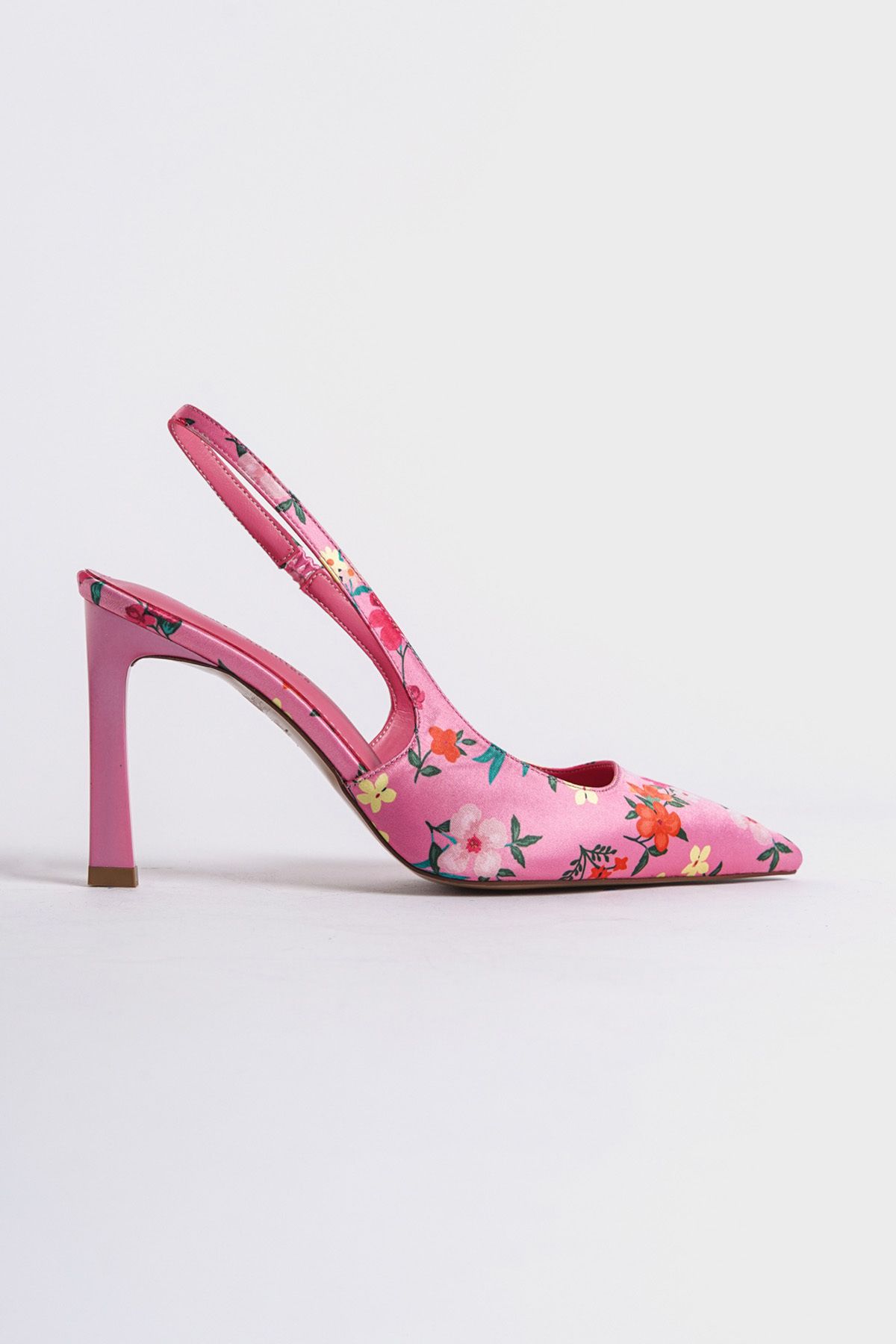 Capone Outfitters Arkası Açık Sivri Burunlu Yüksek Topuklu Çiçek Desenli Kadın Ayakkabı