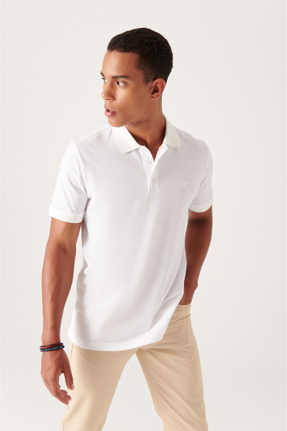 Avva Erkek Beyaz Polo Yaka Slim Fit Dar Kesim T-shirt E001027
