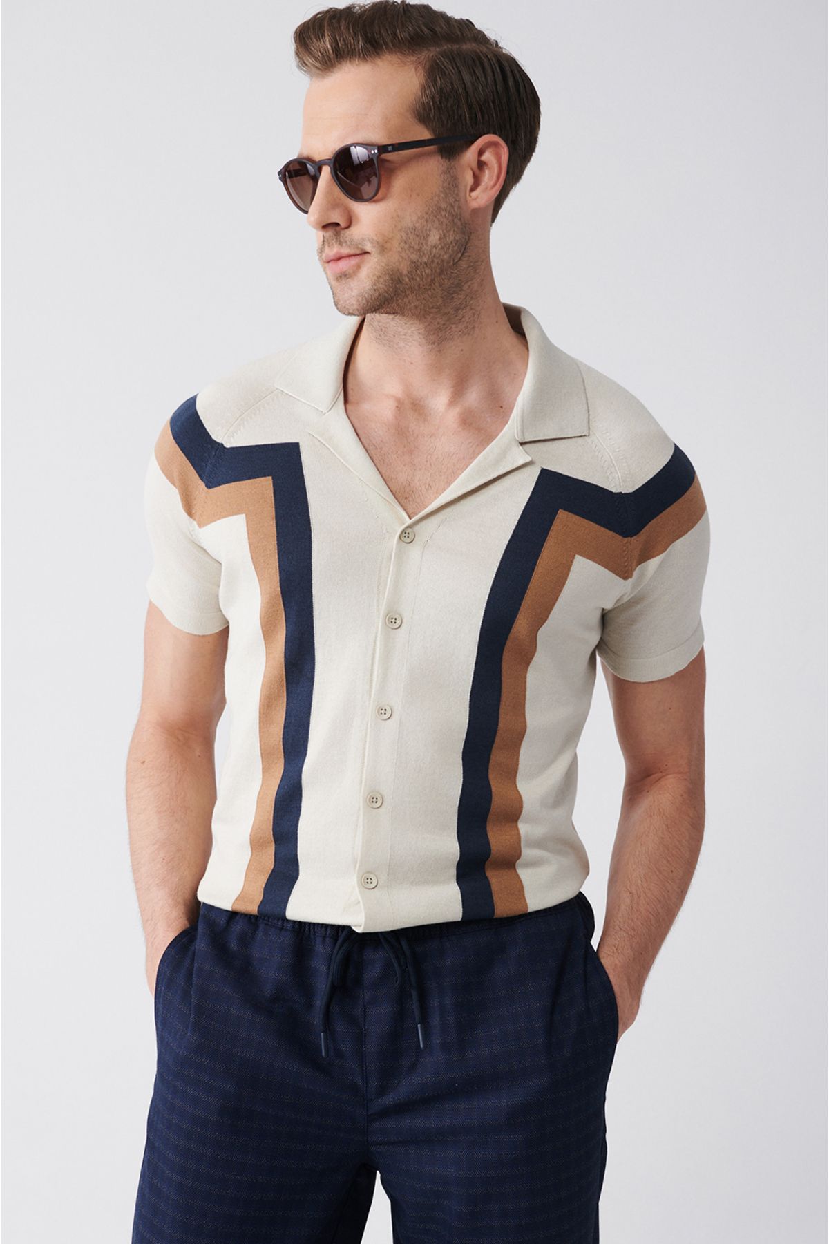 Avva Erkek Bej Küba Yaka Renk Bloklu Düğmeli Regular Fit Triko T-shirt A31y5136