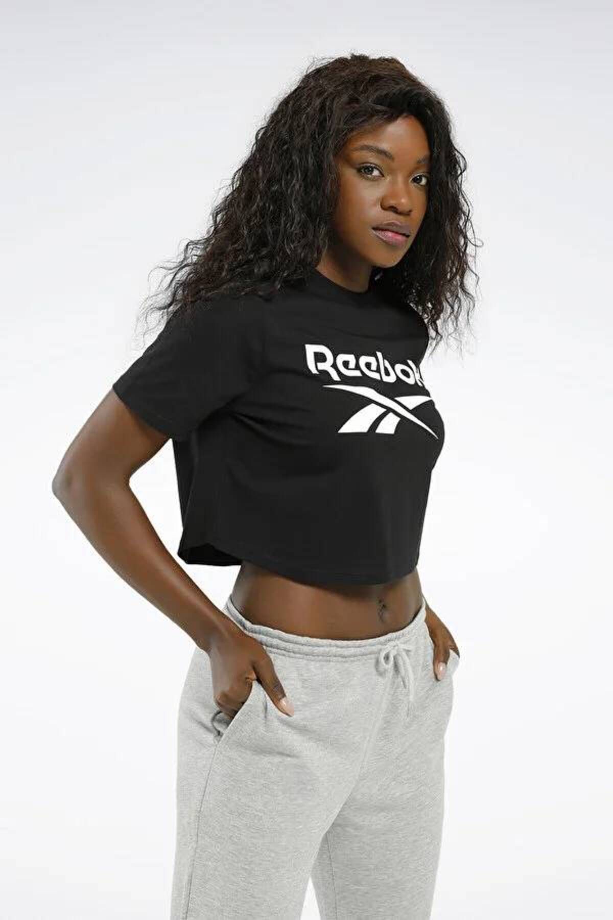 Reebok 100034775 101528788 II3221 Reebok Identıty Bıg Logo Crop Tee Kadın T-shirt Siyah
