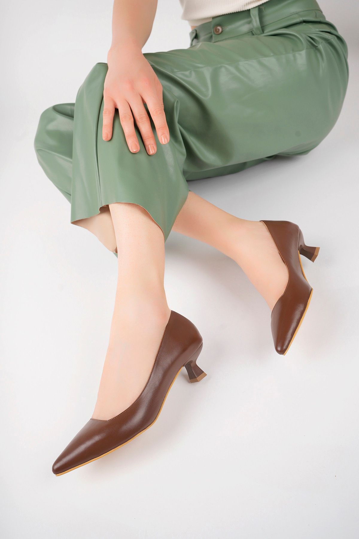 Deripabuc Hakiki Deri Kahverengi Kadın Deri Topuklu Ayakkabı Trc-63817