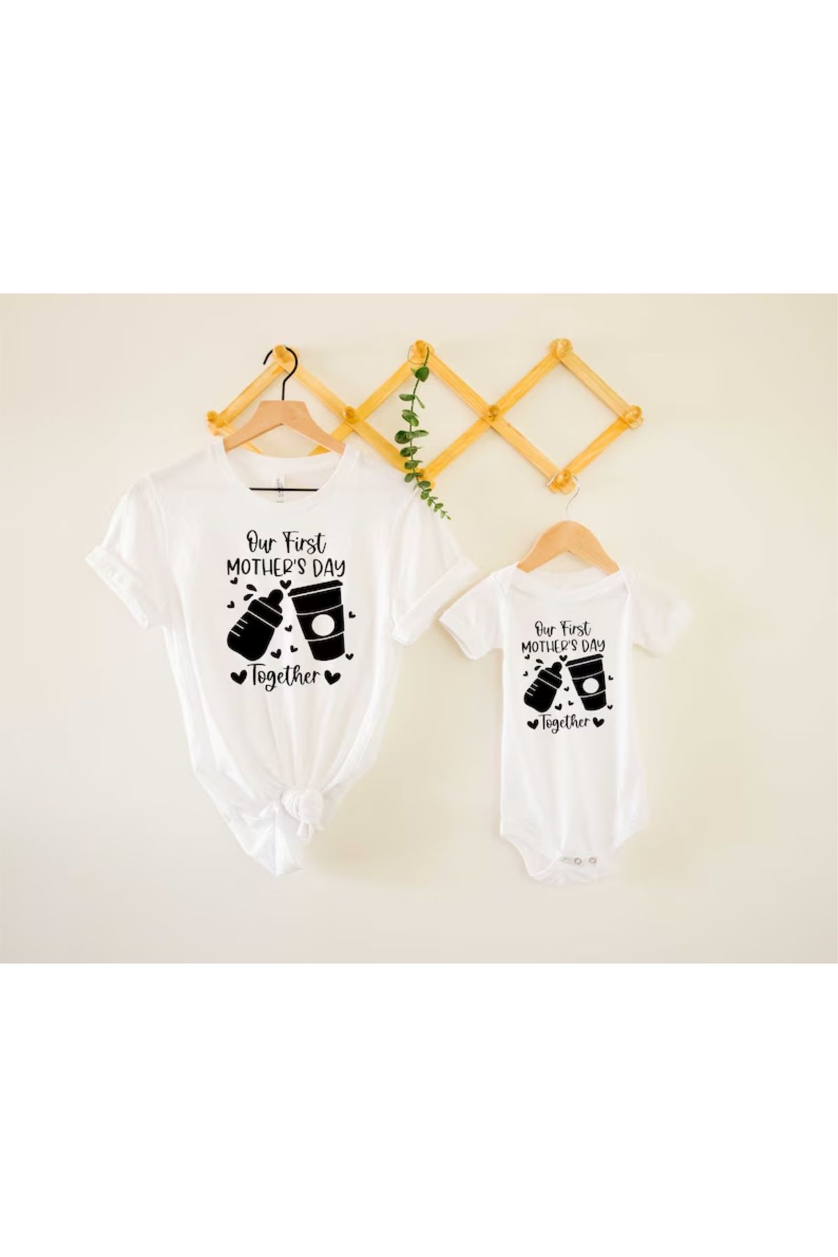 Hediyenza İlk Anneler Günü Anne T-shirt, Bebek Zıbın (TEKLİ ÜRÜNDÜR KOMBİN YAPMAK İÇN 2 ADET SEPETE EKLEYİNİZ)