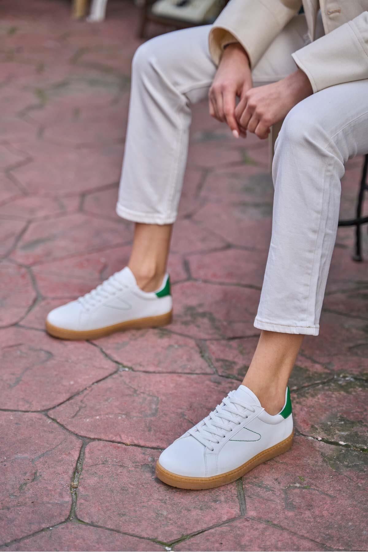 Madamra Beyaz-Yeşil Kadın Retro Taban Detaylı Spor Ayakkabı