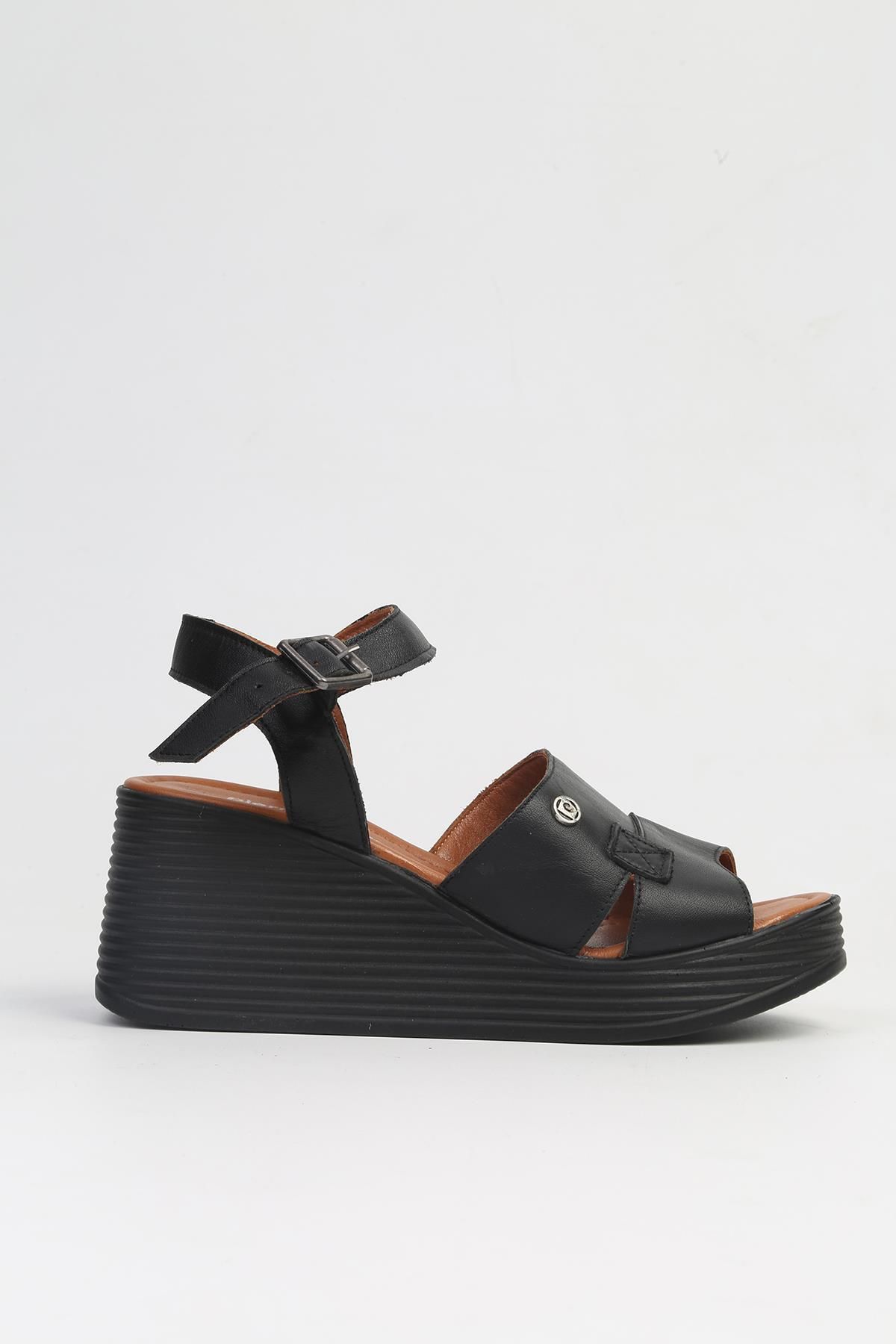 Pierre Cardin ® | PC-7061 Siyah-Kadın Dolgu Topuk Ayakkabı
