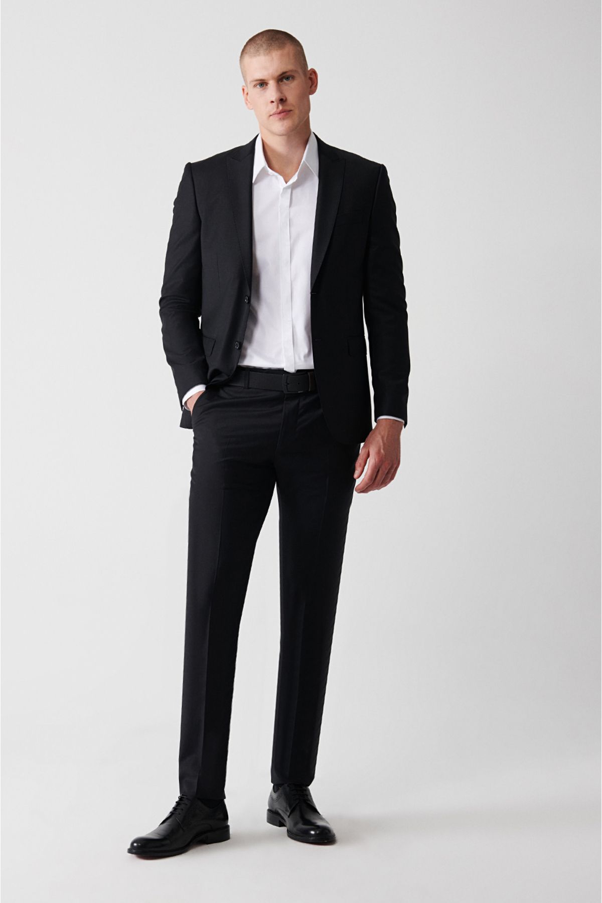 Avva Erkek Siyah Yünlü Takım Elbise Kırlangıç Yaka Çift Yırtmaçlı Astarlı Comfort Slim Fit B007701