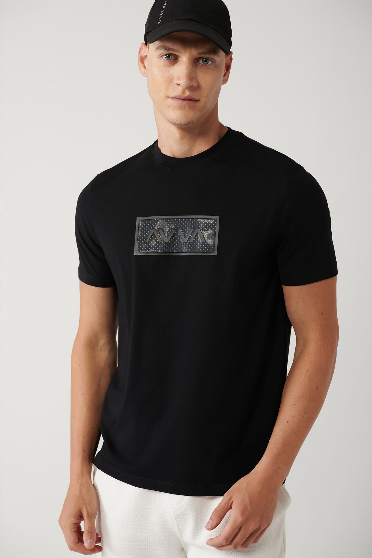 Avva Erkek Siyah Soft Touch Bisiklet Yaka Hologram Baskılı Regular Fit T-shirt A41y1180