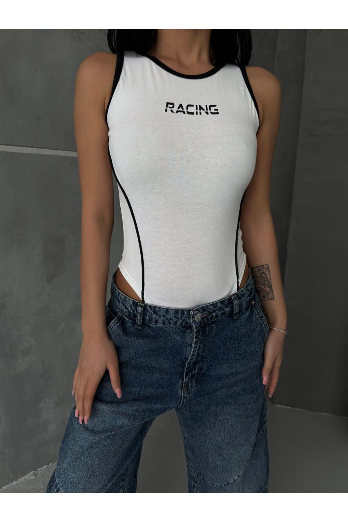 Genel Markalar Beyaz Harajuku Tech Y2k Racing Siyah Yazı Detaylı Çıtçıtlı Zıbın T-shirt Bluz Body