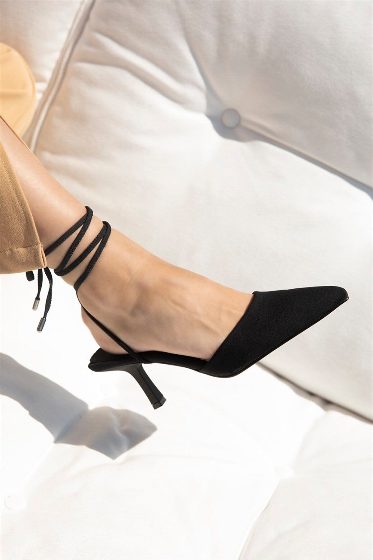 Straswans Jolla Kadın Bilekten Bağlamalı Topuklu Kumaş Sandalet Siyah
