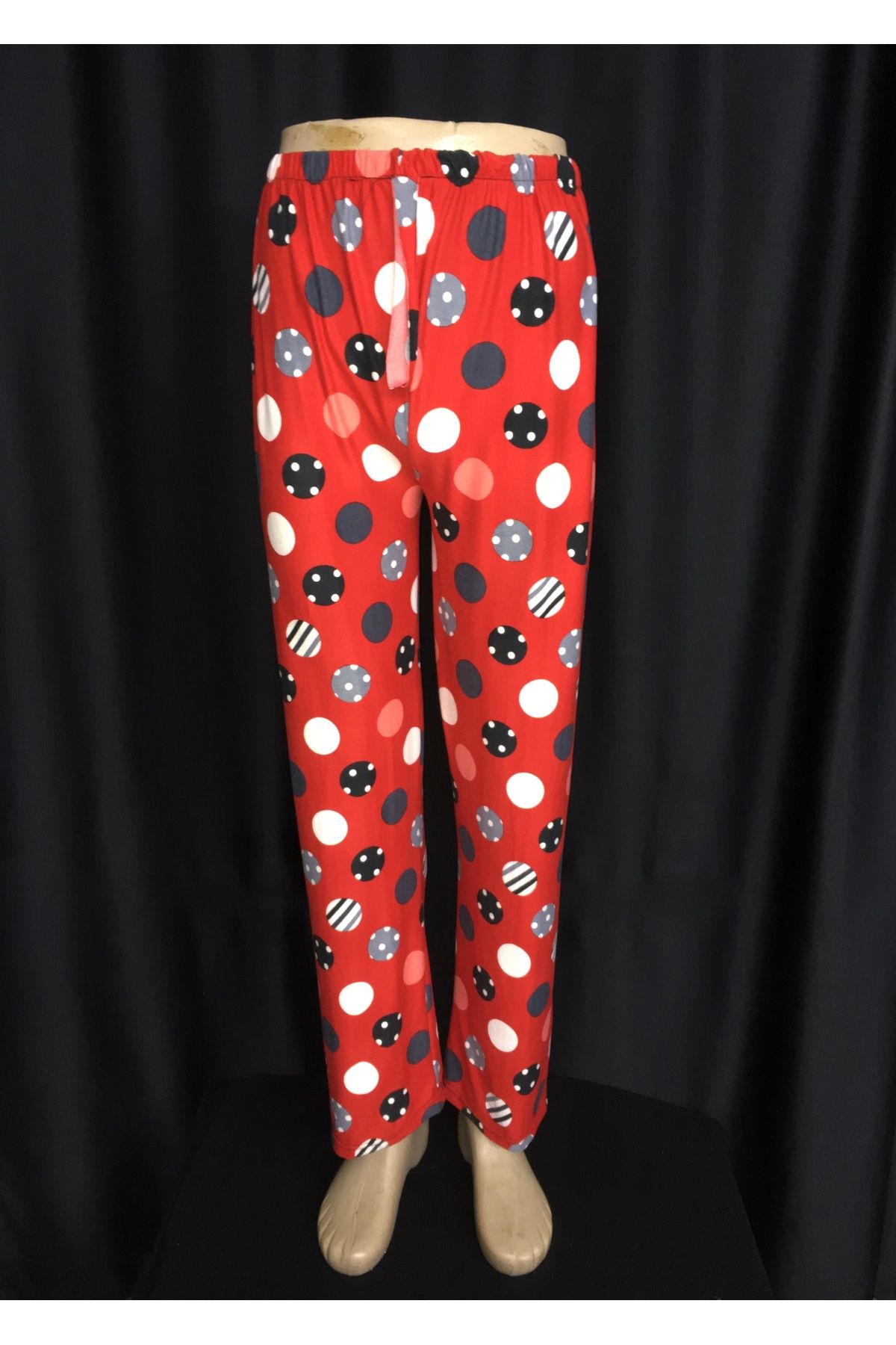Ece Kadın Kırmızı Puantiyeli Desenli Cepsiz Süet Kumaş Pijama Alt Çorap Hediyeli