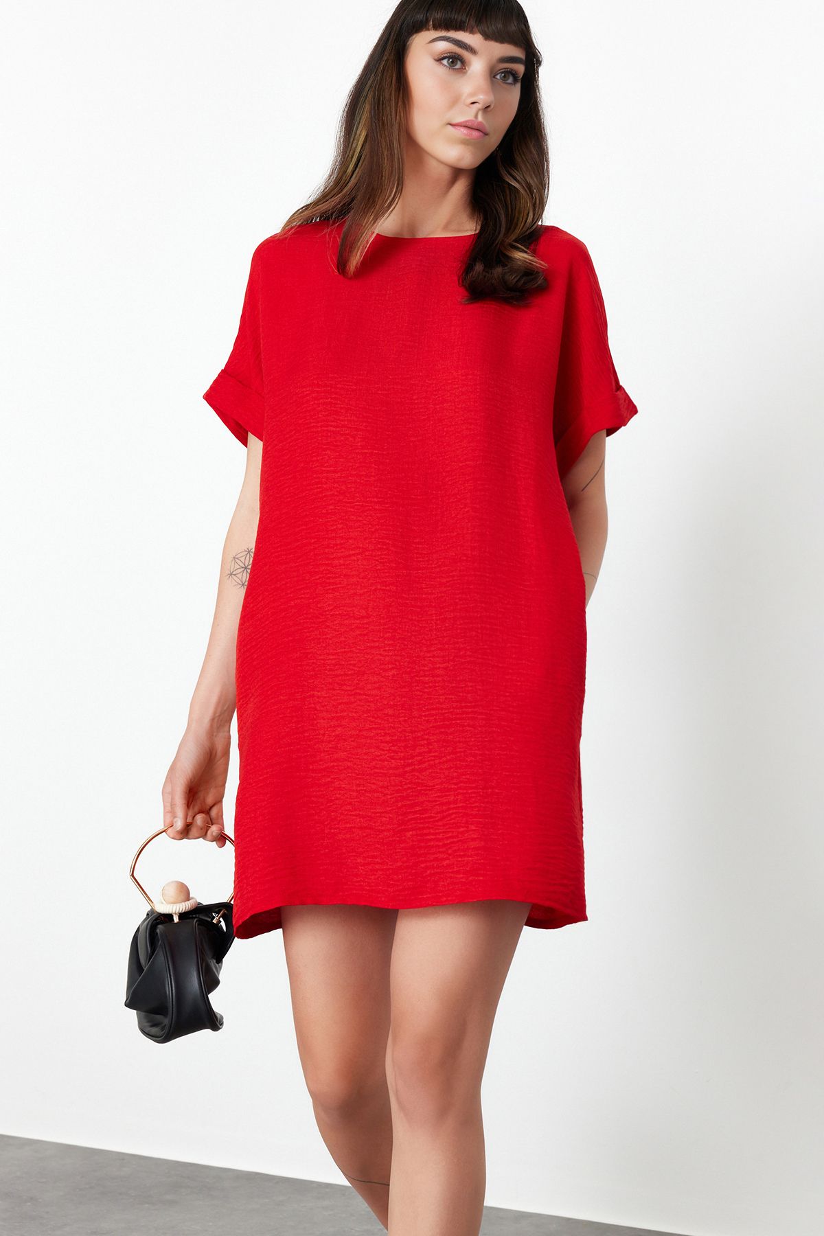 TRENDYOLMİLLA Kırmızı Düz Kesim Mini Dokuma Elbise TWOSS24EL00765