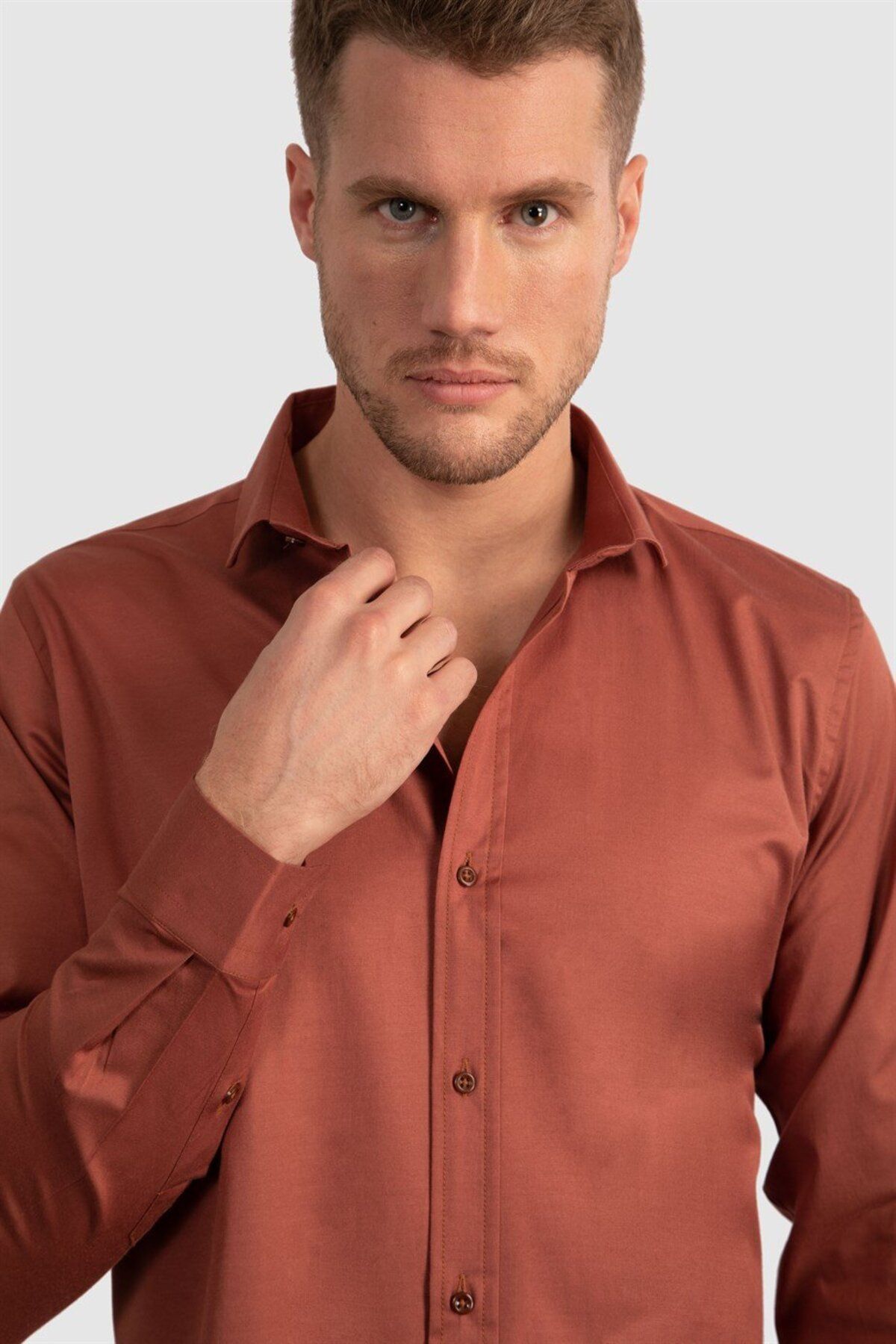 Tudors Slim Fit Uzun Kollu Likralı Düz Pamuk Saten Erkek Bordo Gömlek