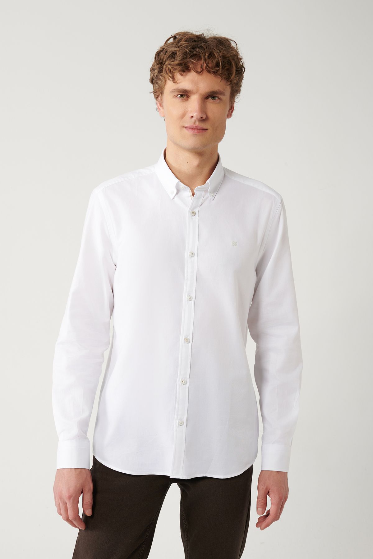 Avva Erkek Beyaz Düğmeli Yaka %100 Pamuk Oxford Regular Fit Gömlek B002034