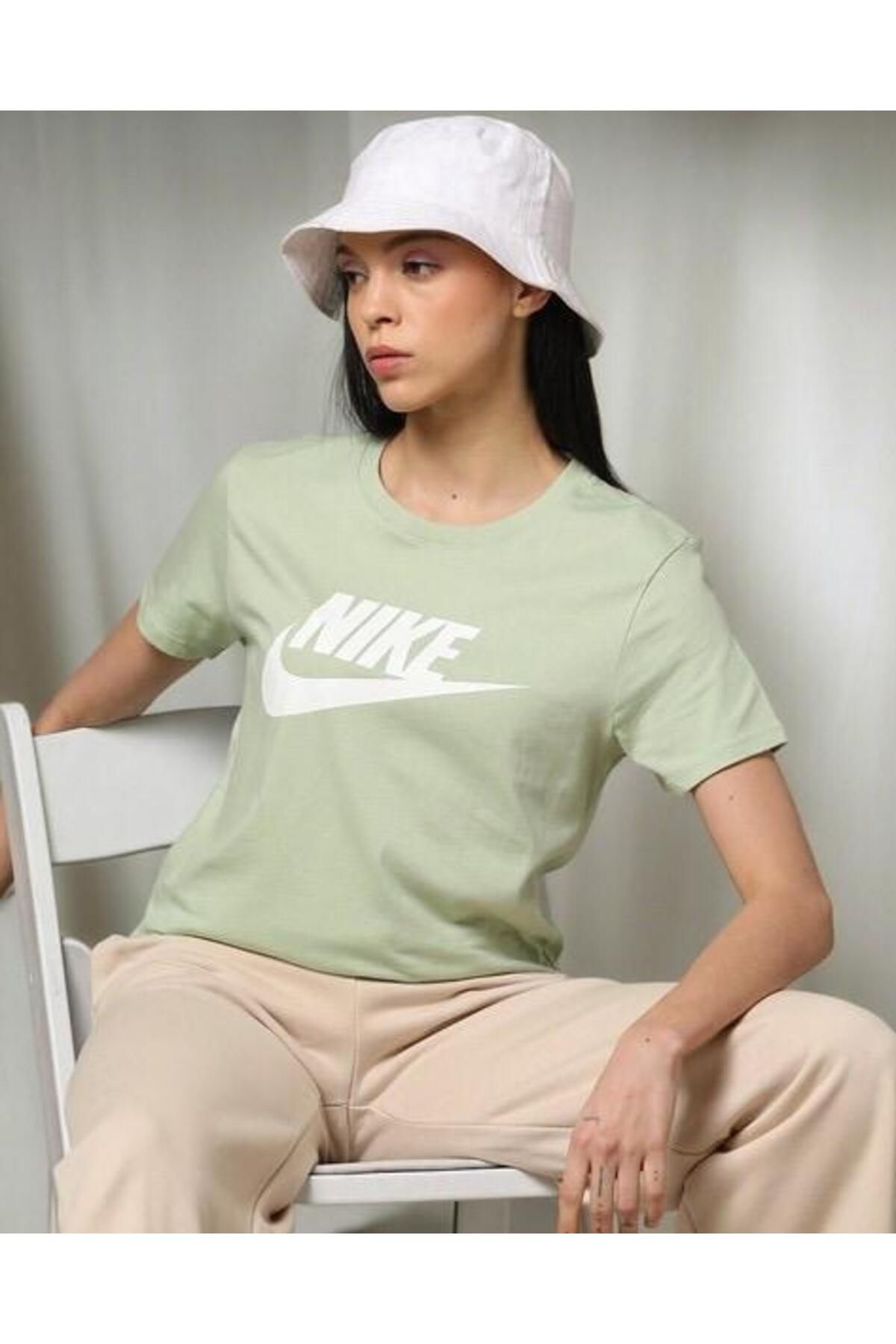 Nike Sportswear Essential Kısa Kollu Kadın T-Shirt  DX7906-343