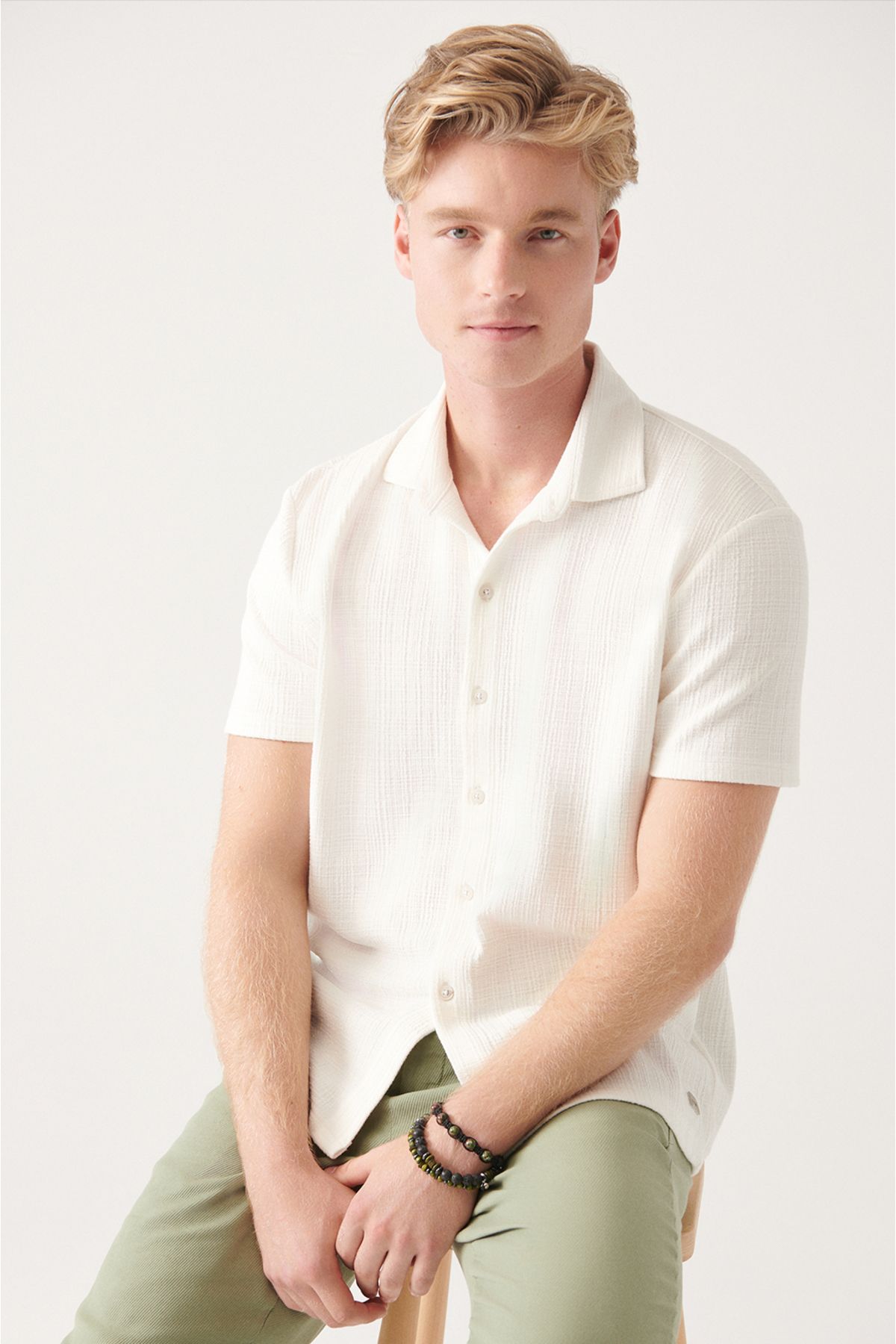 Avva Erkek Beyaz Örme Jakarlı Klasik Yaka Pamuklu Kısa Kollu Regular Fit Gömlek A31y2204