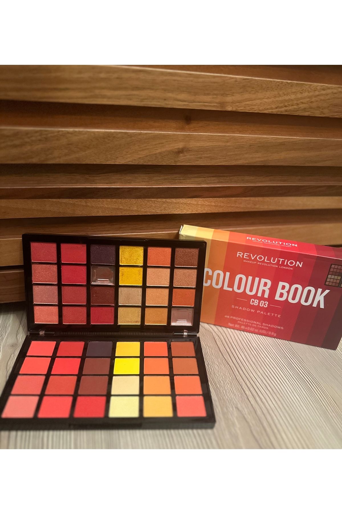 Revolution Colour Book CB 03 Shadow Palette - Far Paleti - 2 adet far KIRIK