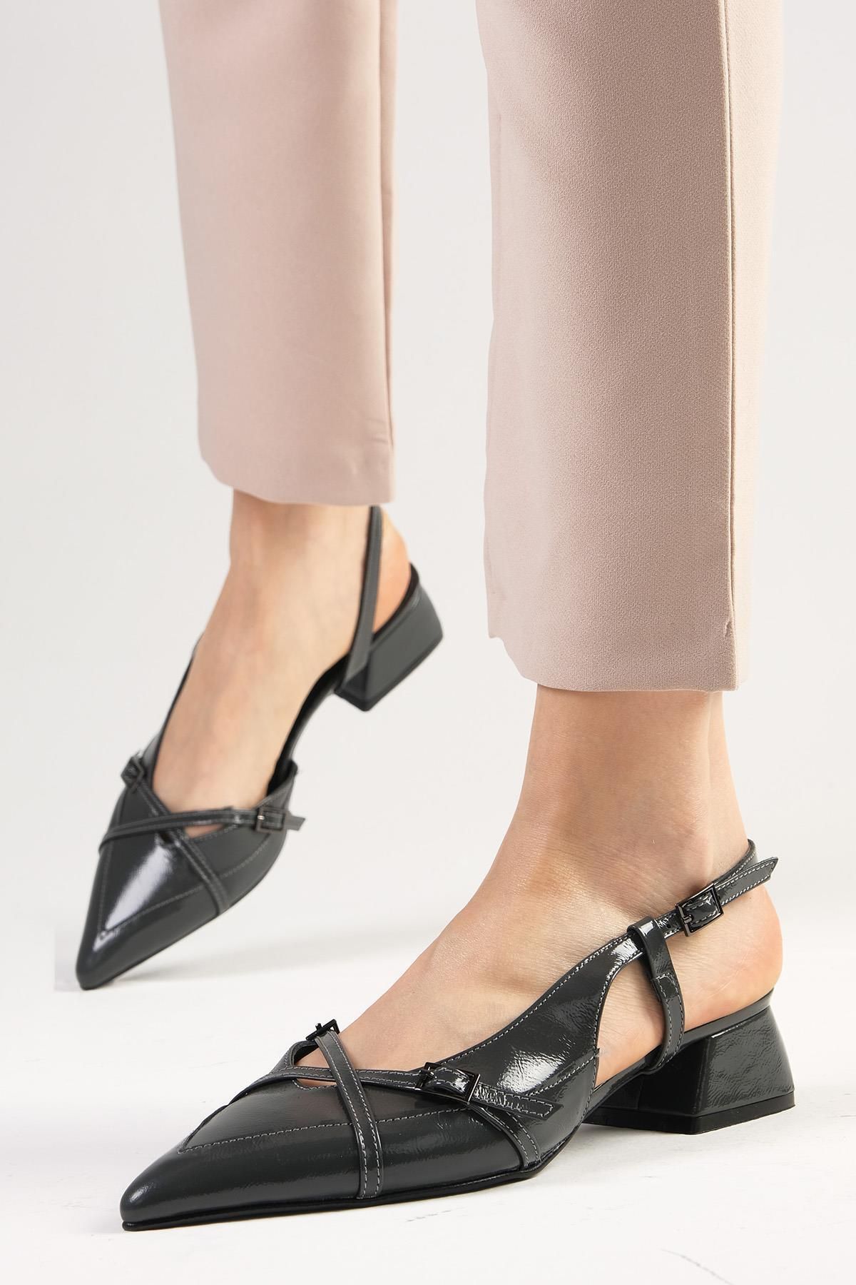 Mio Gusto Mystic Hakiki Rugan Gri Renk Arkası Açık Kadın Kısa Topuklu Ayakkabı