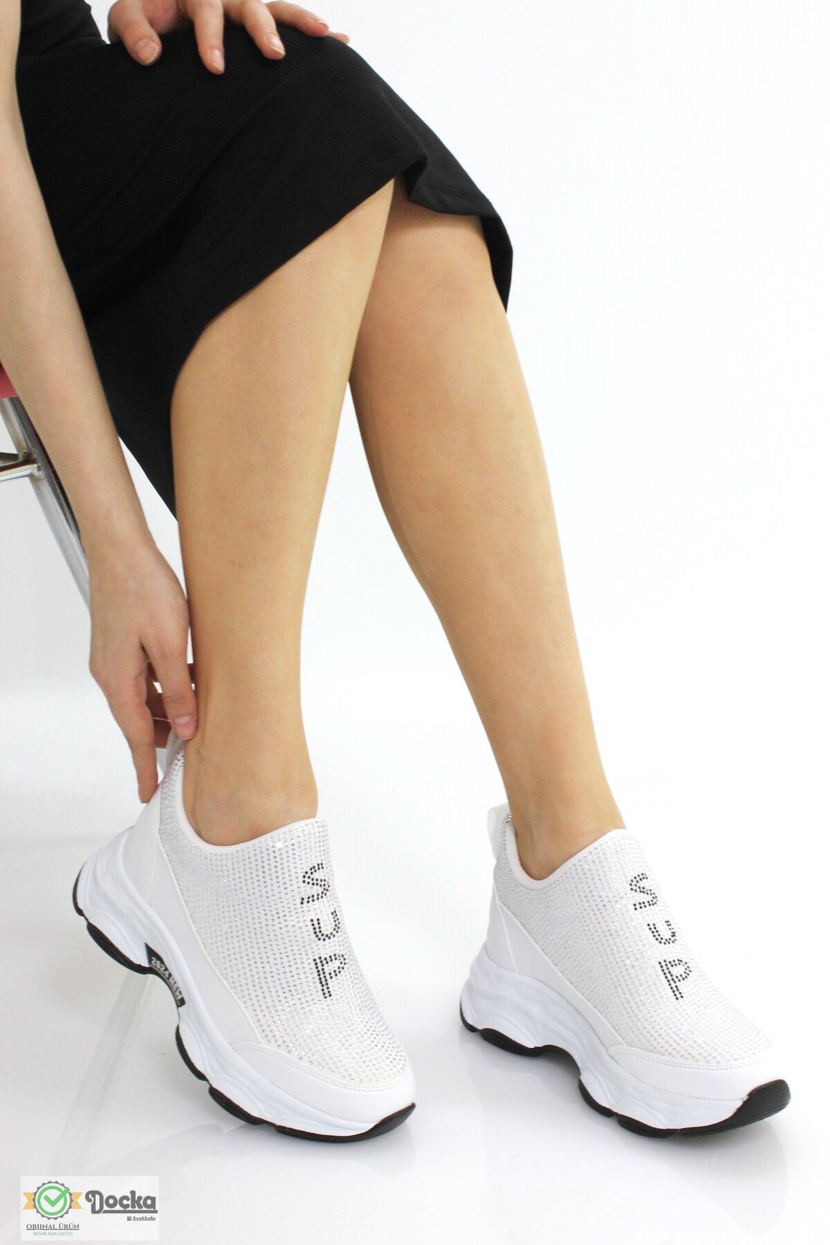 DOCKA Kadın Taş Detaylı Gizli Dolgu Topuk Bağcıksız Spor Ayakkabı FR24/SP3009