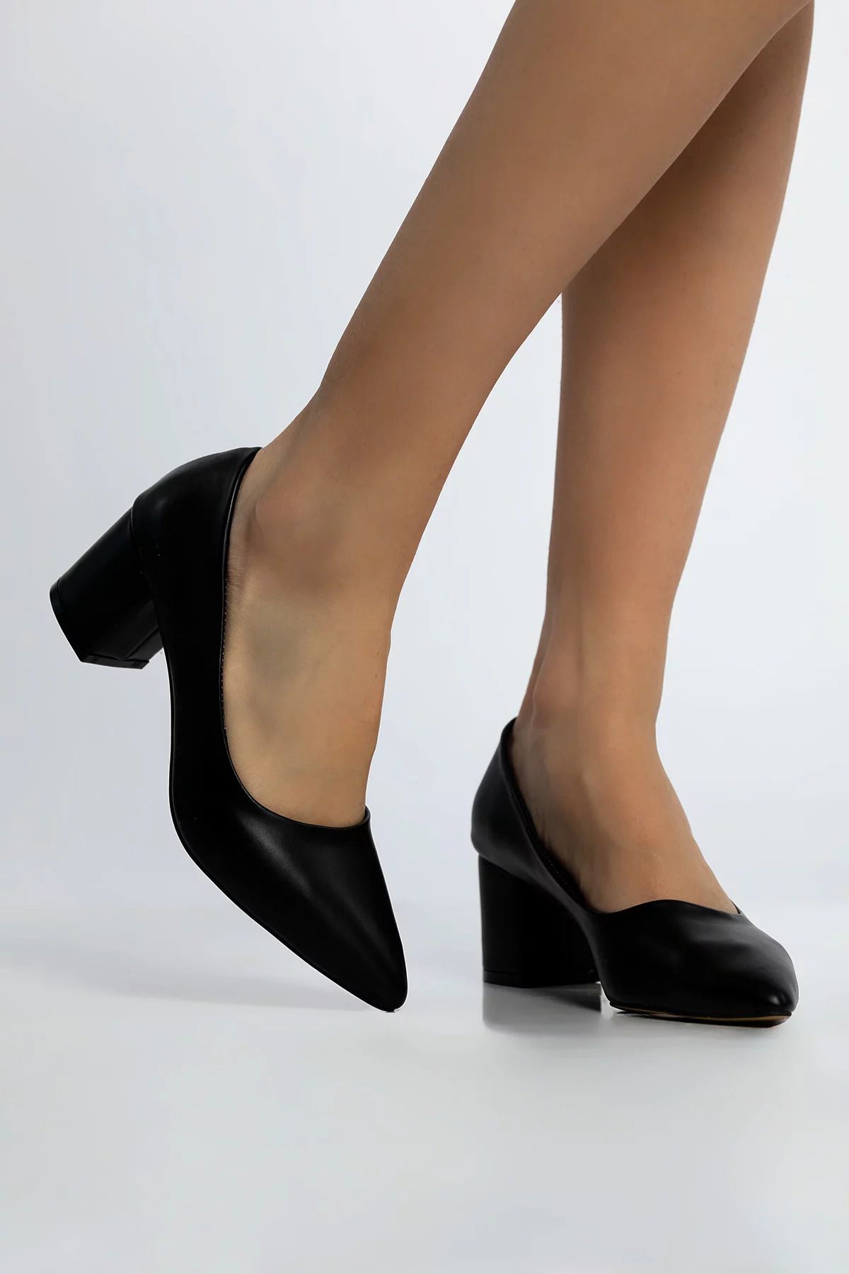 Julude Siyah Kadın Kalın Topuklu Ayakkabı