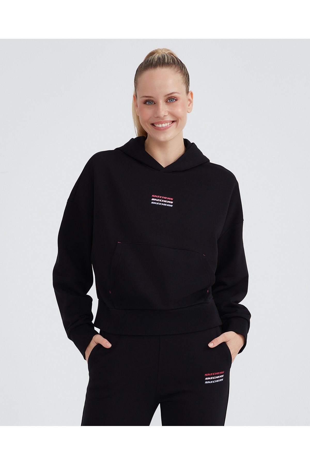 Skechers W Essential Hoodie Sweatshirt Kadın Siyah Sweatshirt S232243-001