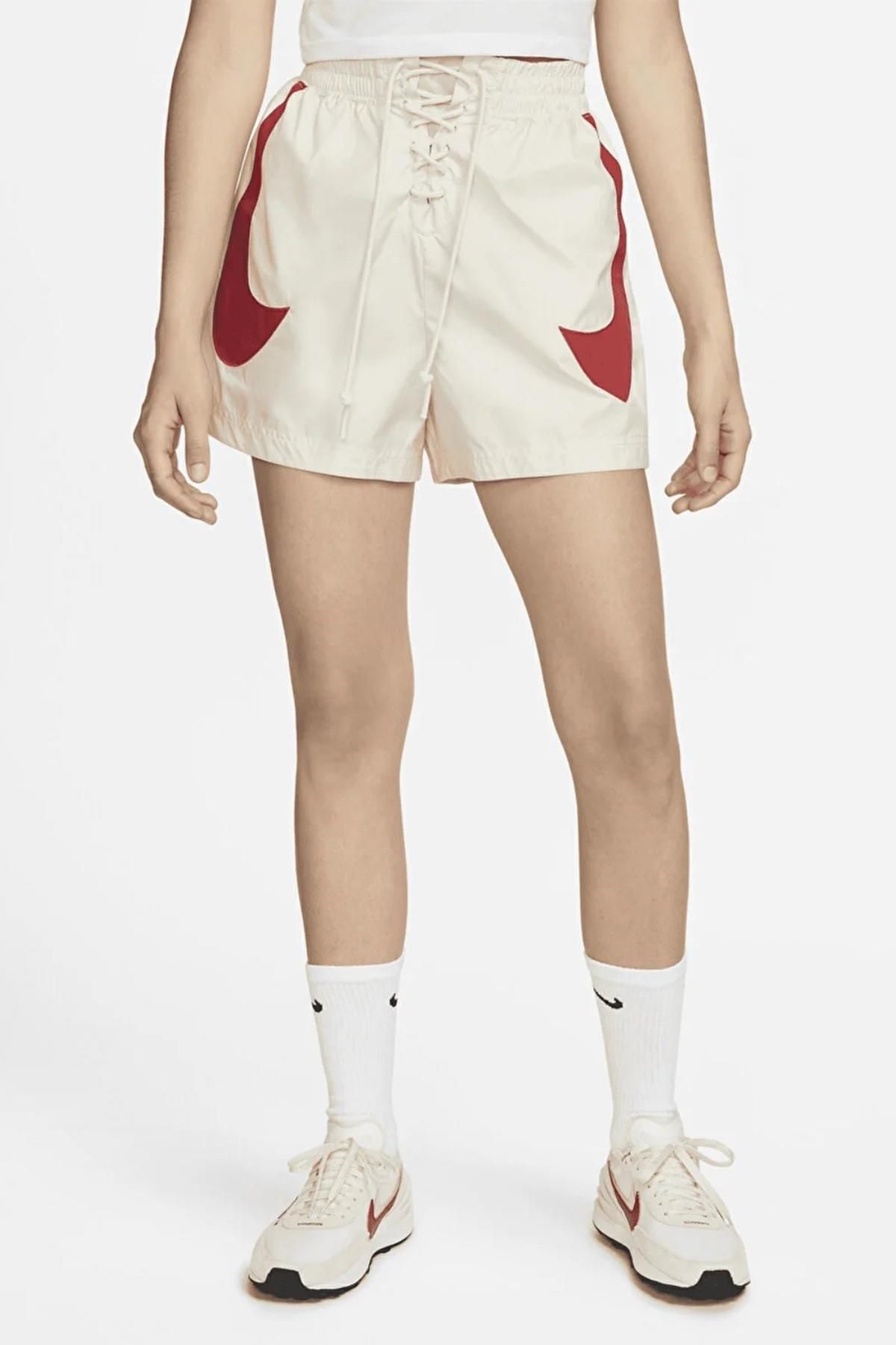 Nike Sportswear Shorts in White Loose Fit Bol Kesim Dokuma Kadın Şort Krem